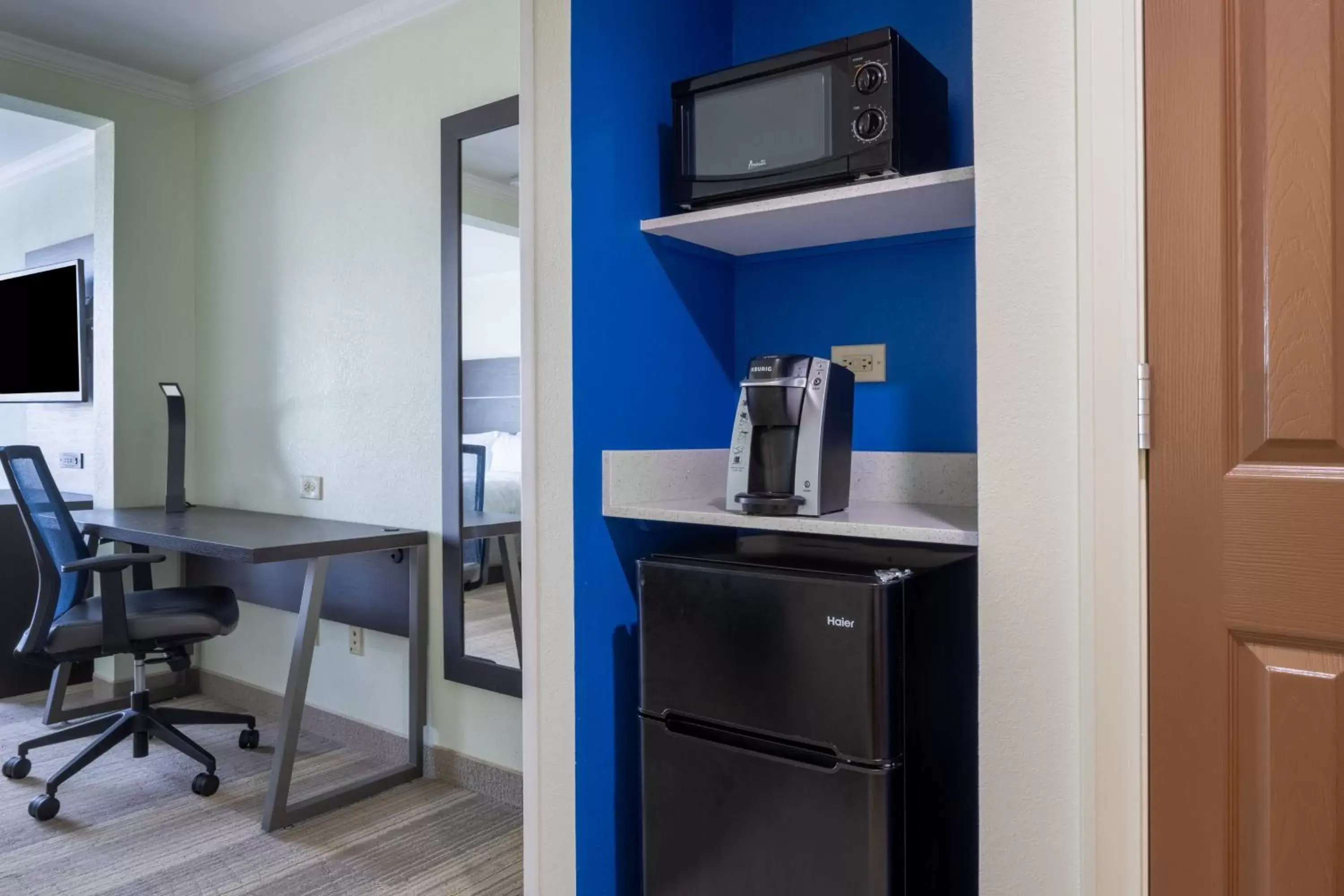 Photo of the whole room in Holiday Inn Express - Coventry S - West Warwick Area by IHG Photo of the whole room in Holiday Inn Express - Coventry S - West Warwick Area by IHG