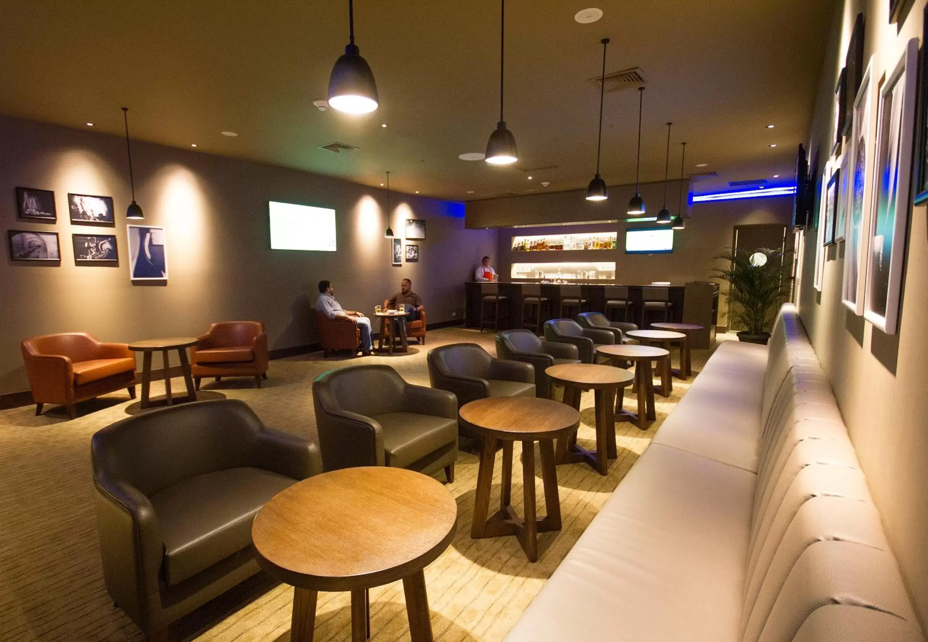 Lounge or bar, Lounge/Bar in Crowne Plaza Managua, an IHG Hotel