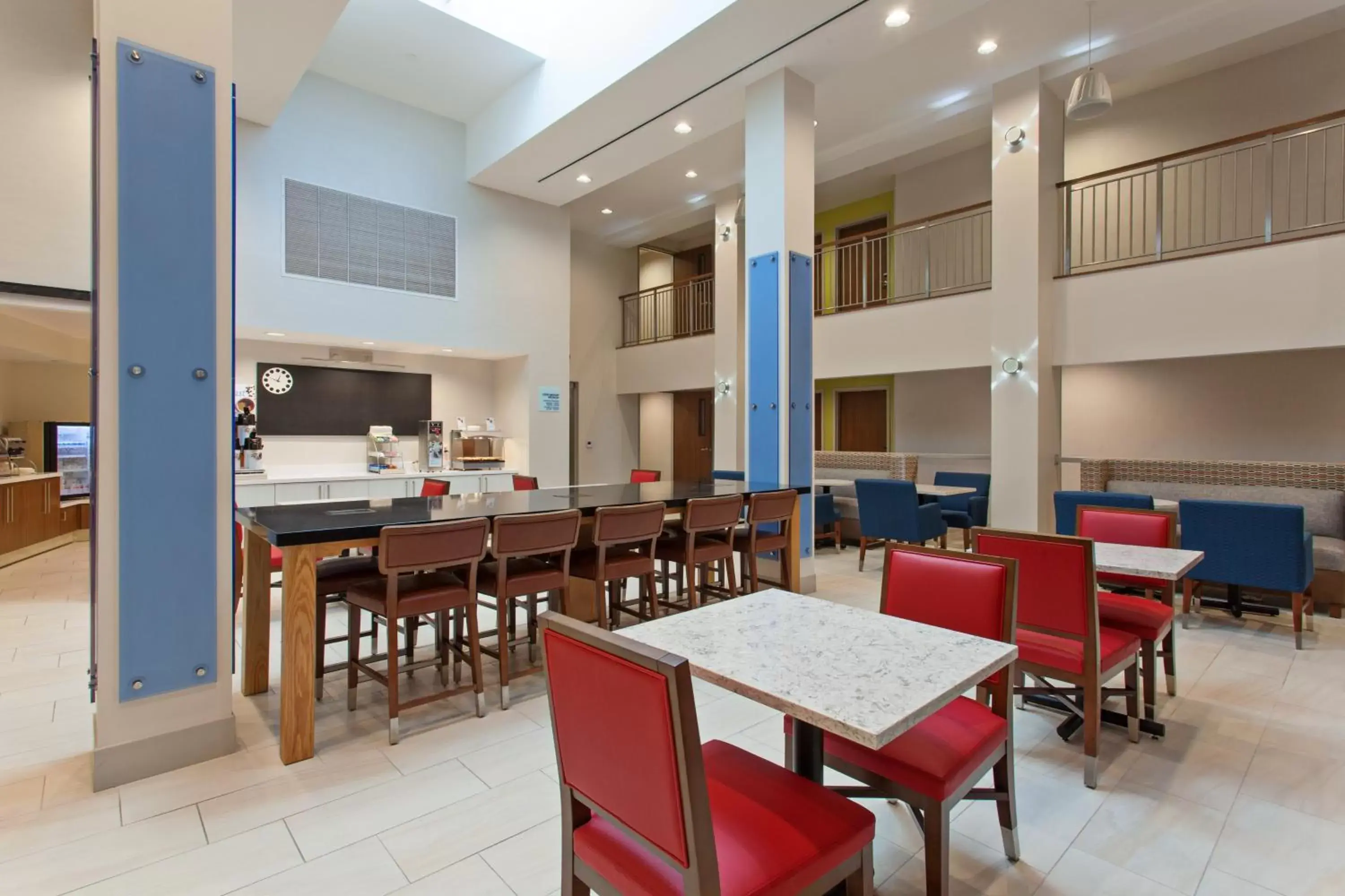 Breakfast, Restaurant/Places to Eat in Holiday Inn Express West Los Angeles, an IHG Hotel