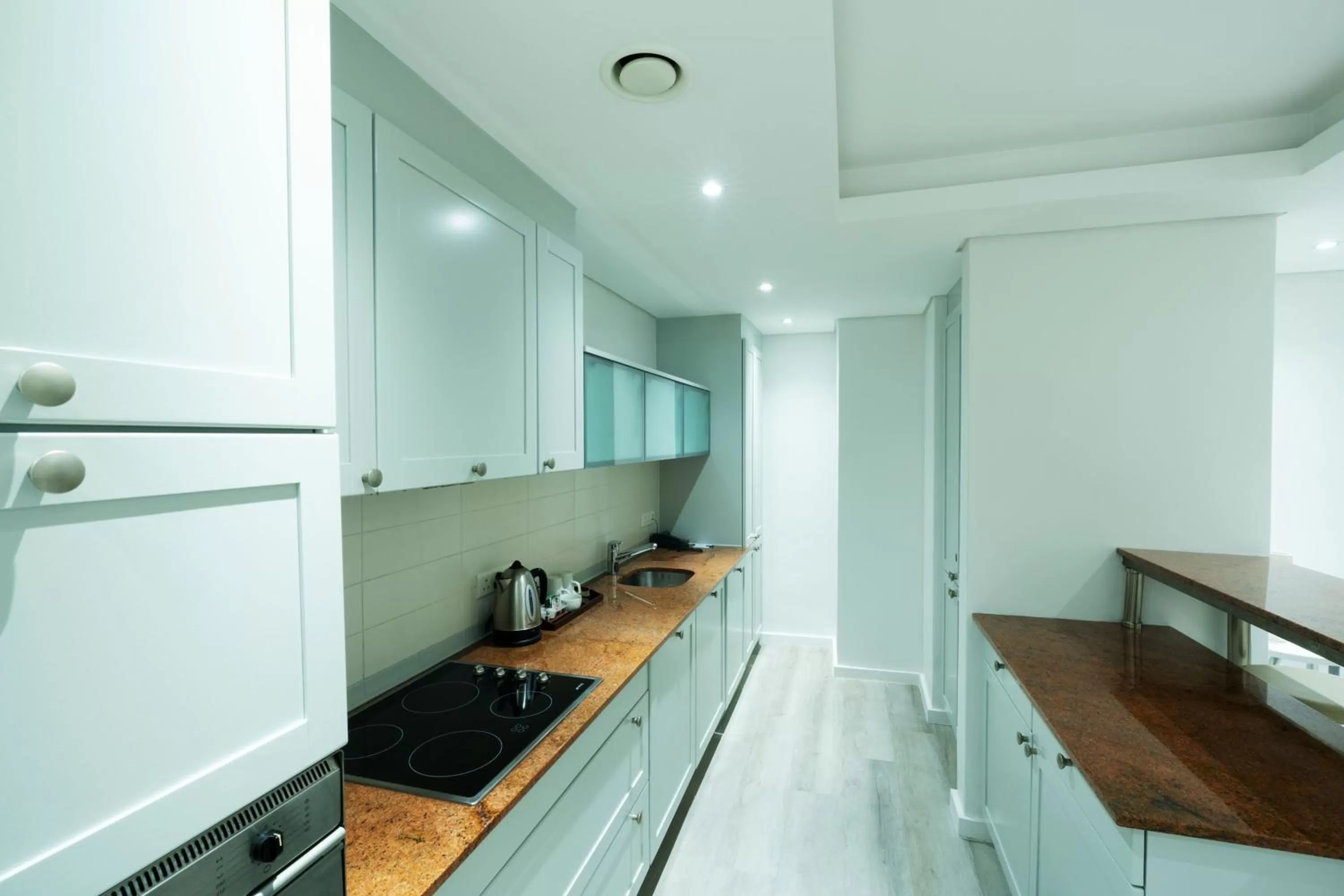 Kitchen or kitchenette in Protea Hotel by Marriott Cape Town North Wharf