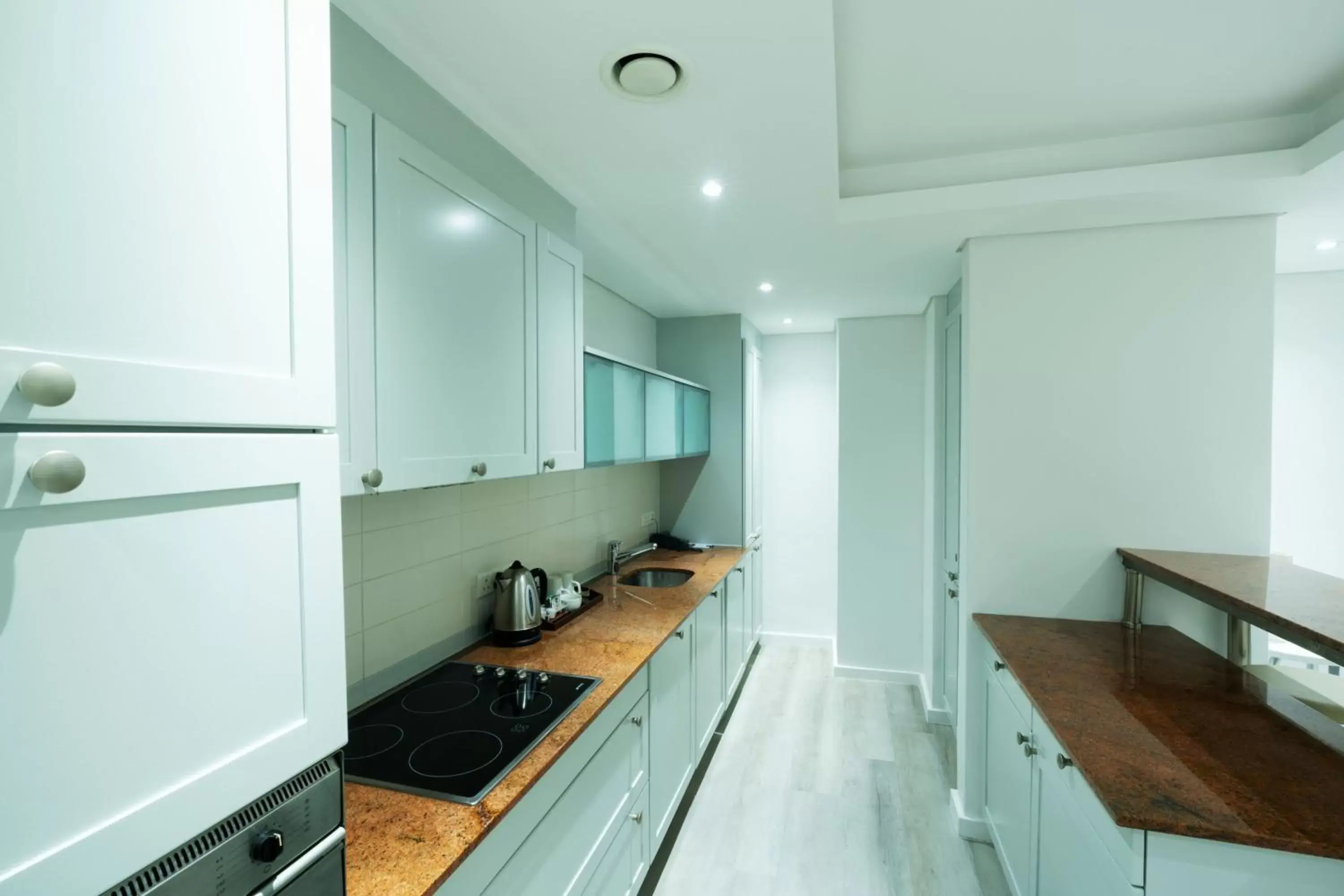 Kitchen or kitchenette, Kitchen/Kitchenette in Protea Hotel by Marriott Cape Town North Wharf