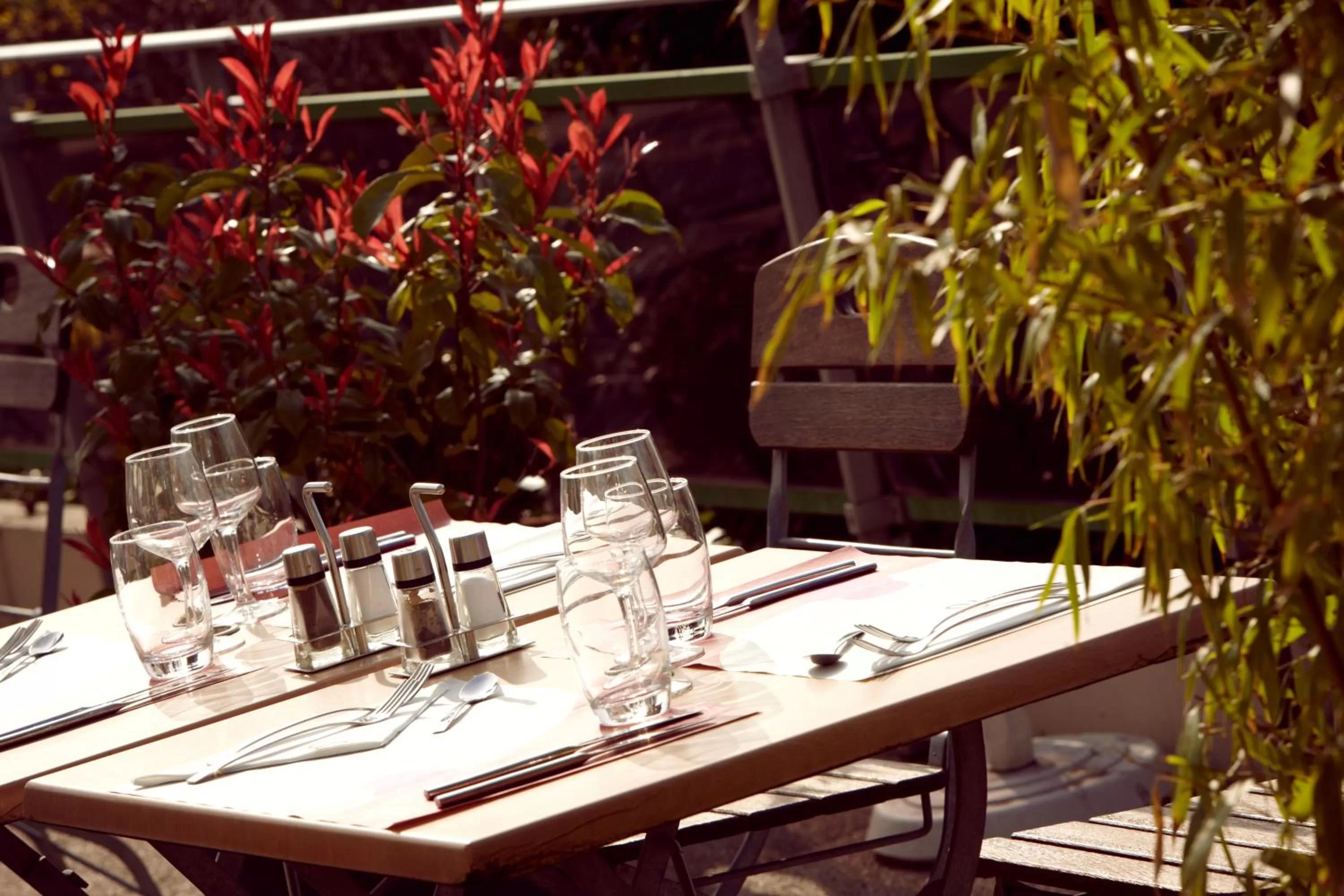 Restaurant/places to eat in Campanile Villejuif