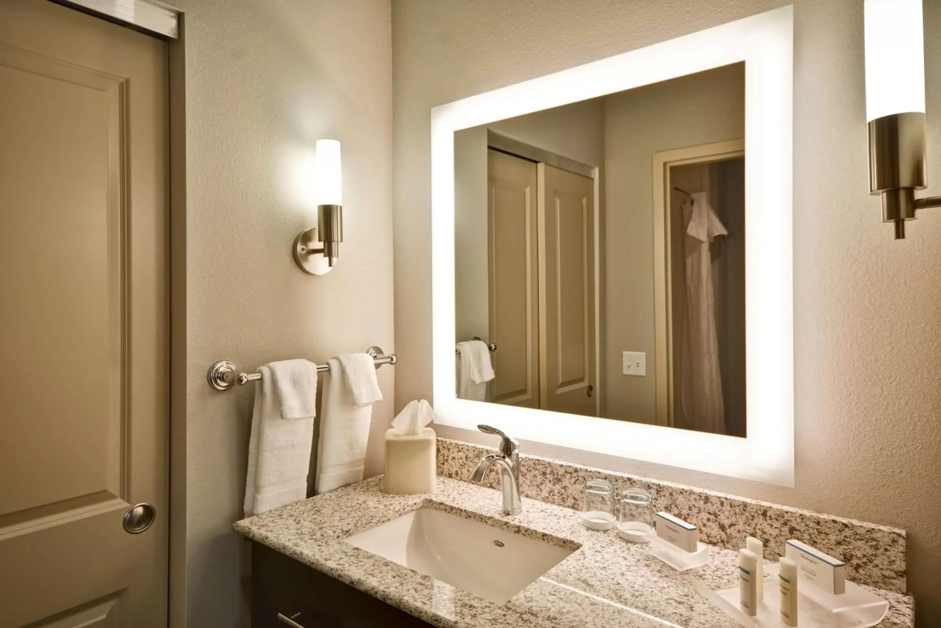 Bathroom in Homewood Suites By Hilton Phoenix Tempe Asu Area