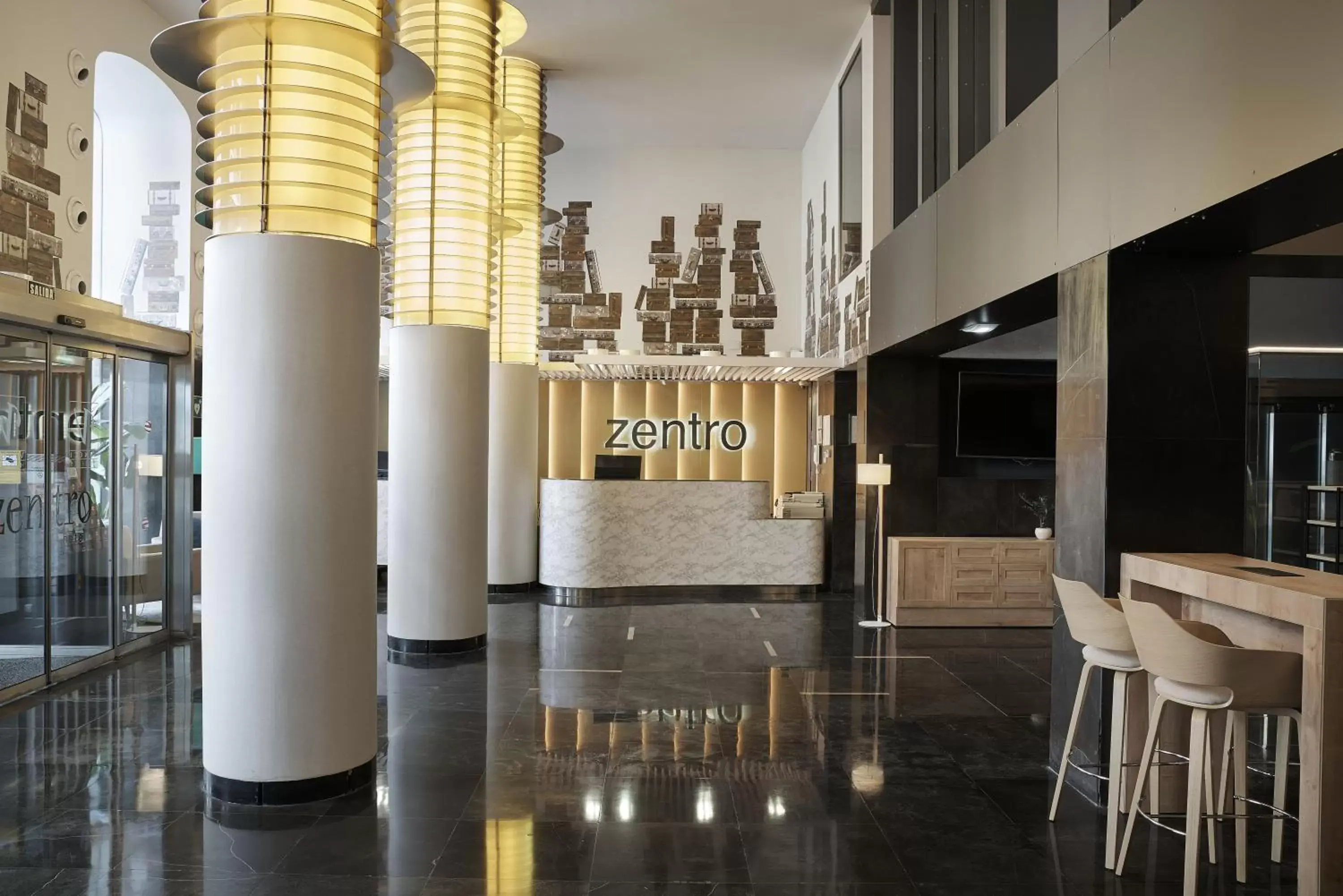 Lobby or reception in Vincci Zaragoza Zentro