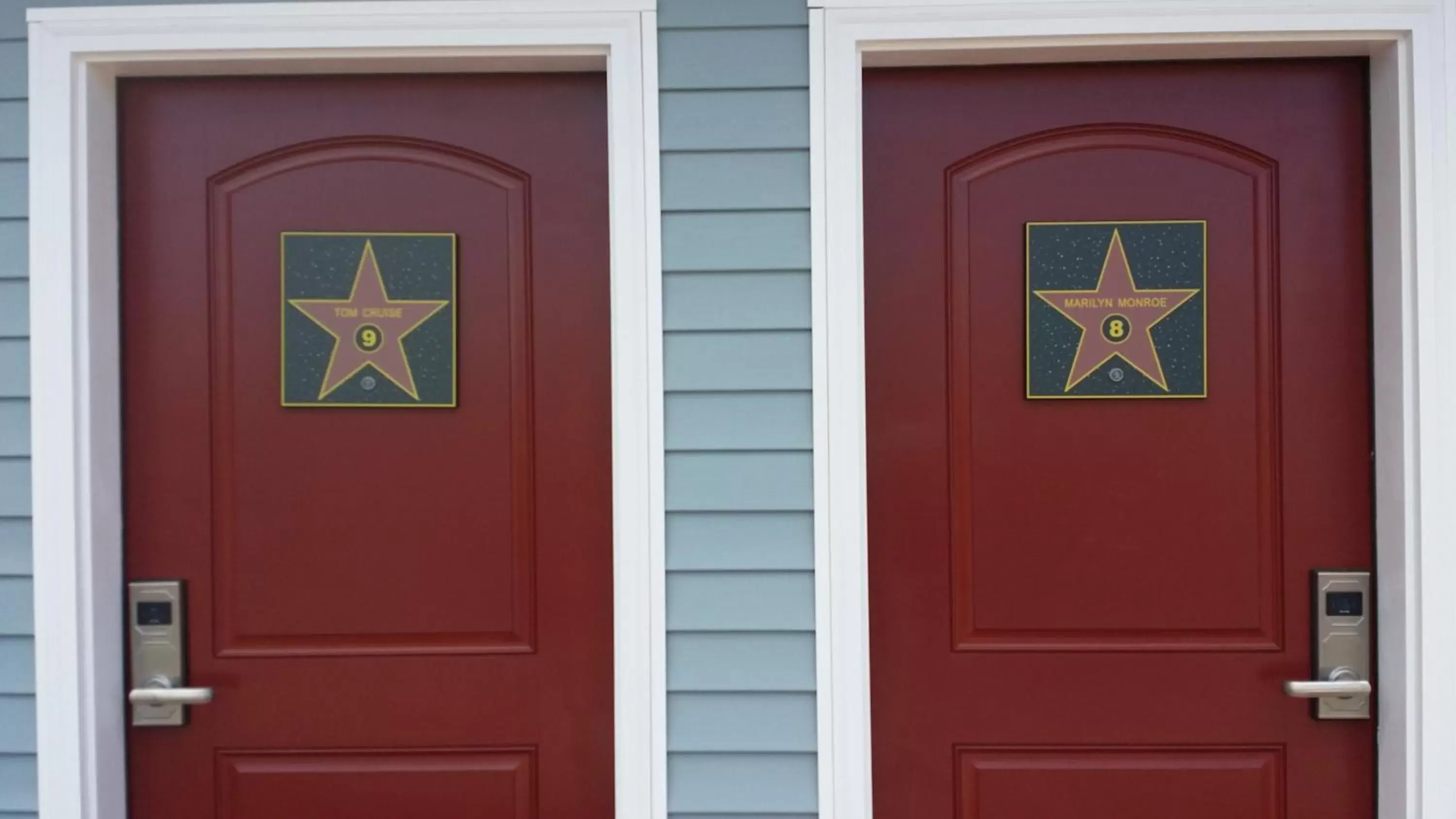 Facade/entrance in Starlight Inn