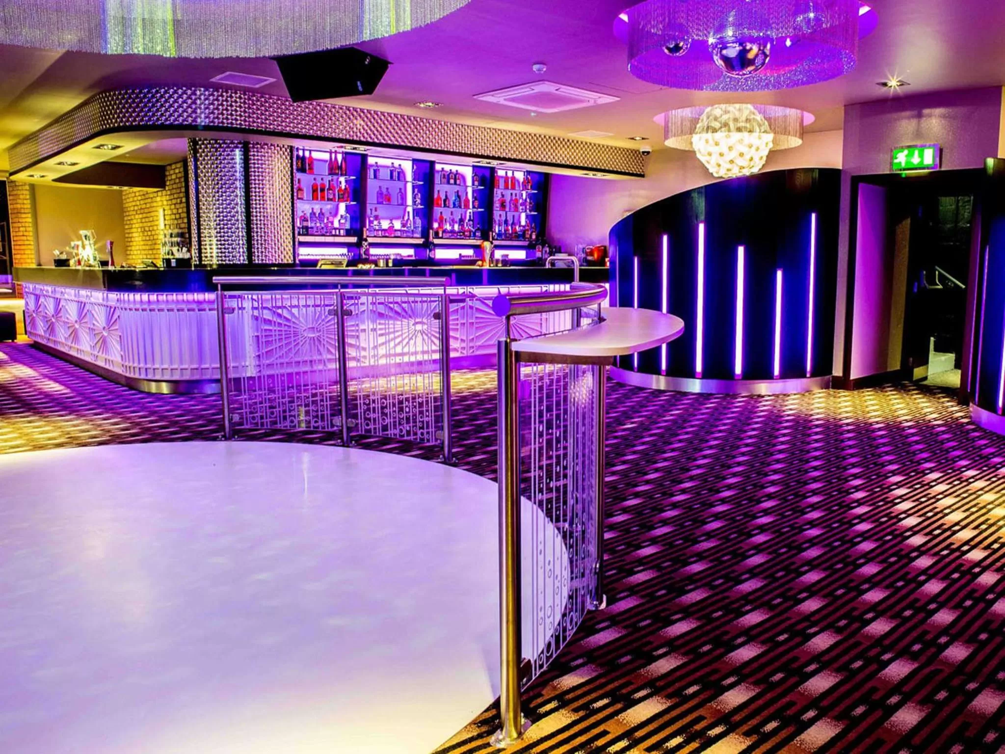 Nightclub / DJ in The Commercial Hotel