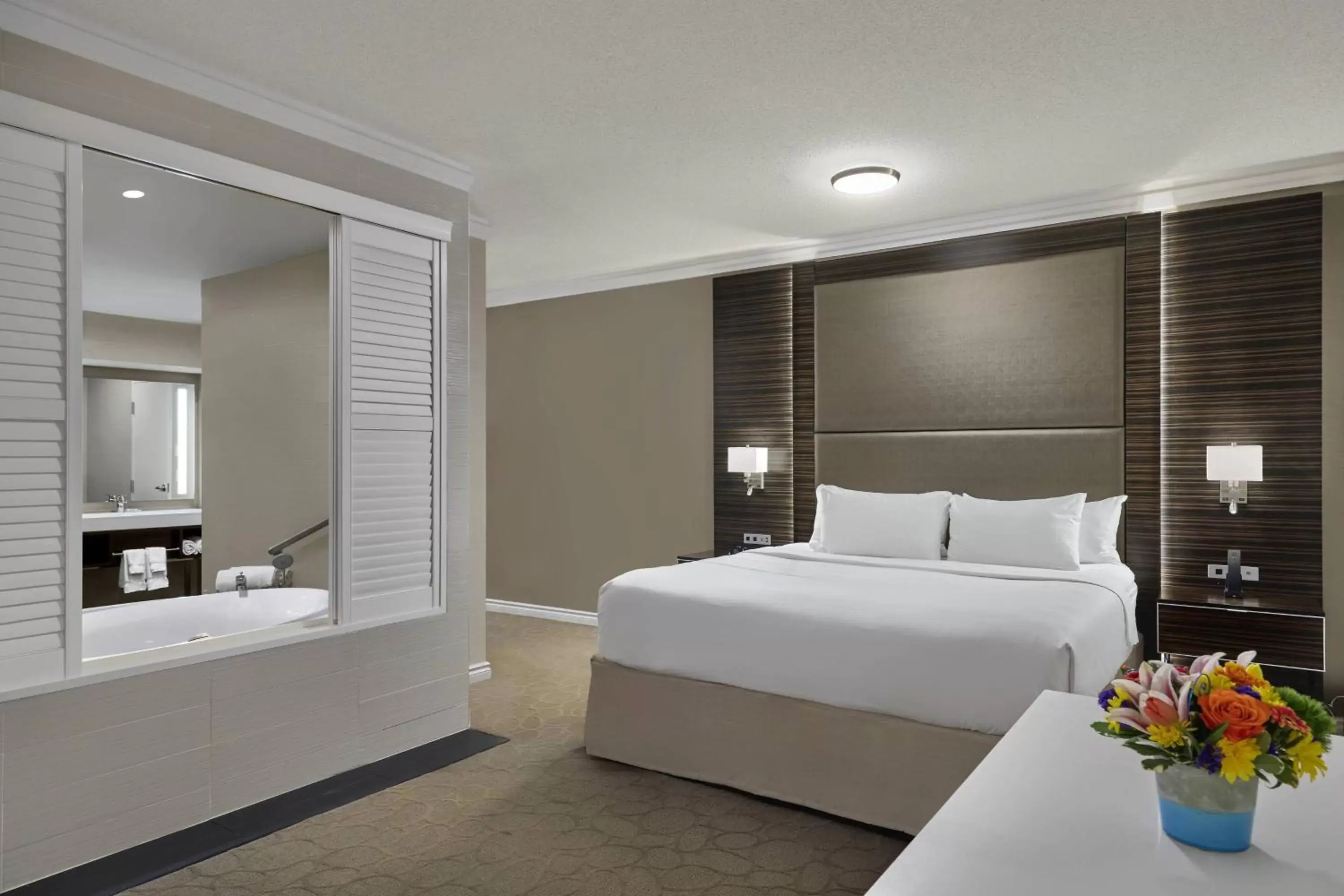 Swimming pool, Bed in Delta Hotels by Marriott Edmonton Centre Suites