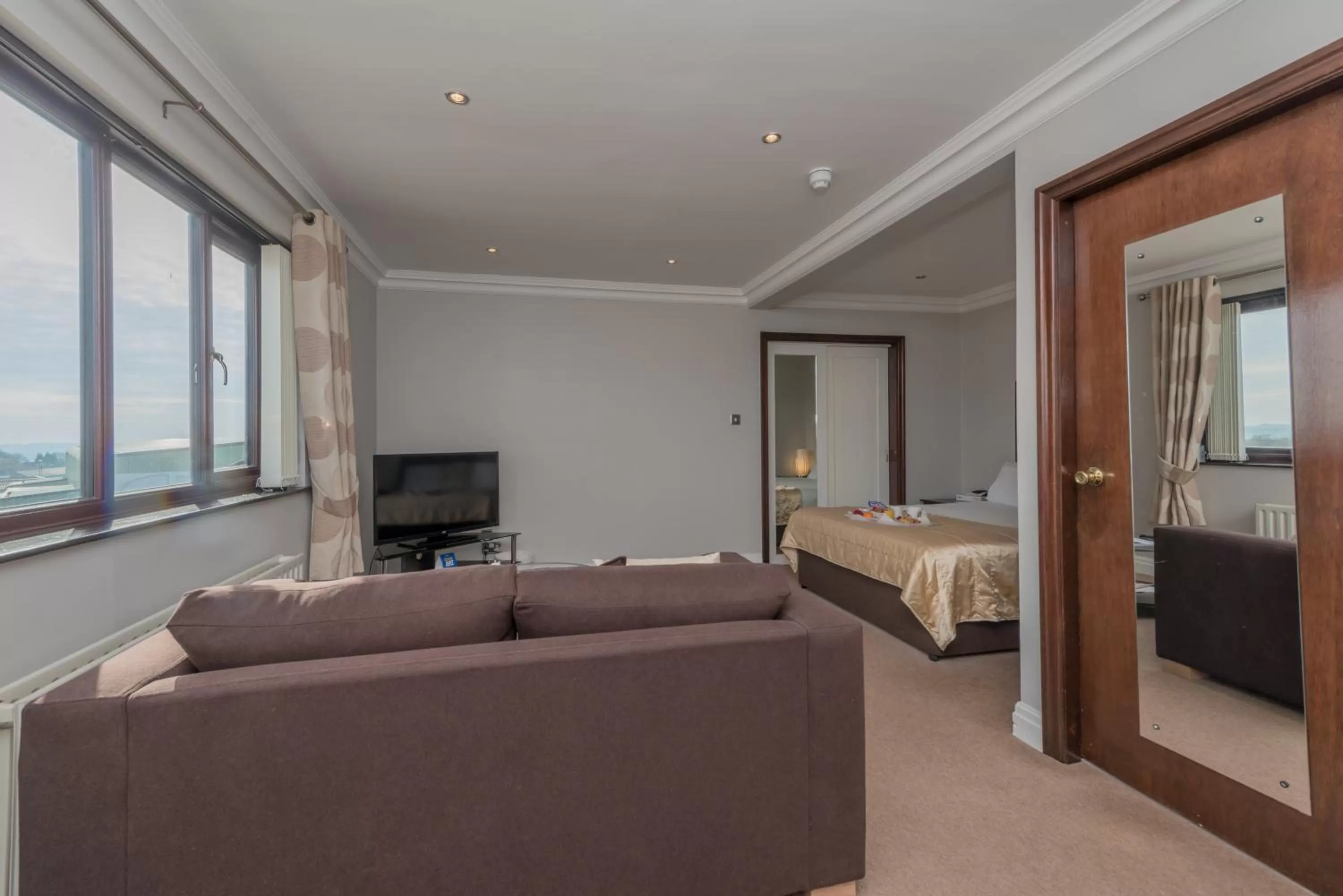 Seating area, Bed in Best Western Bradford Guide Post Hotel