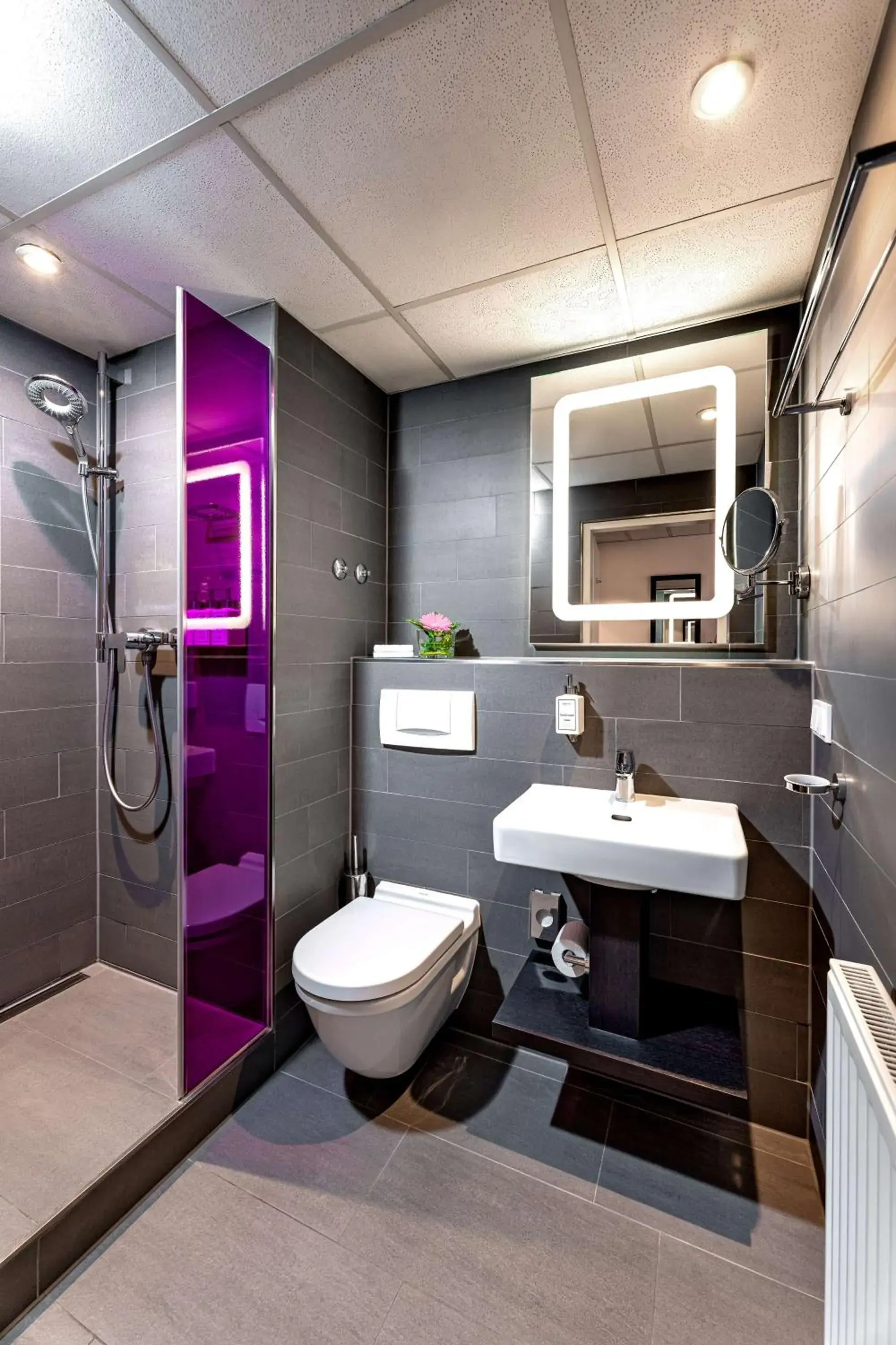 Bathroom in Park Inn by Radisson Nurnberg