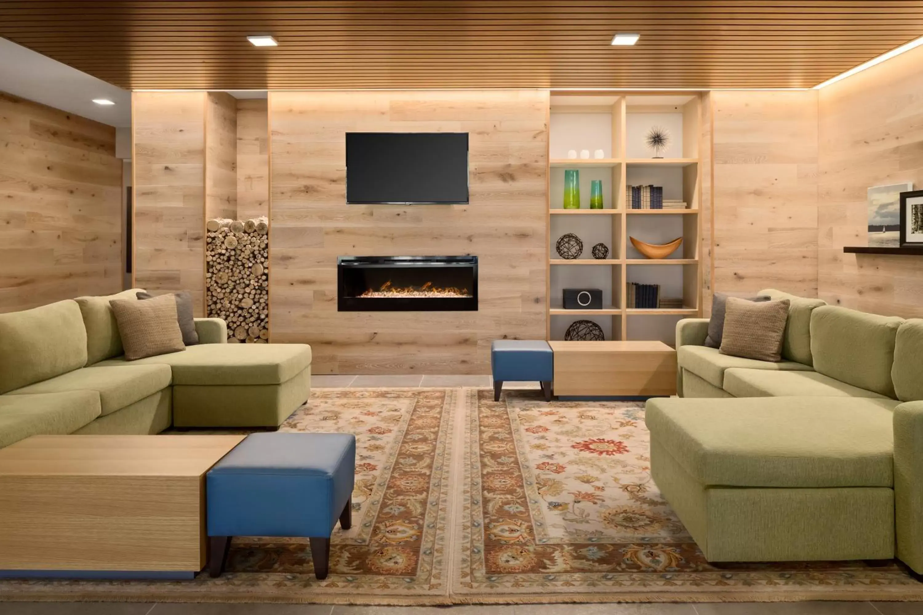 Living room, Seating Area in Country Inn & Suites by Radisson, Novi, MI