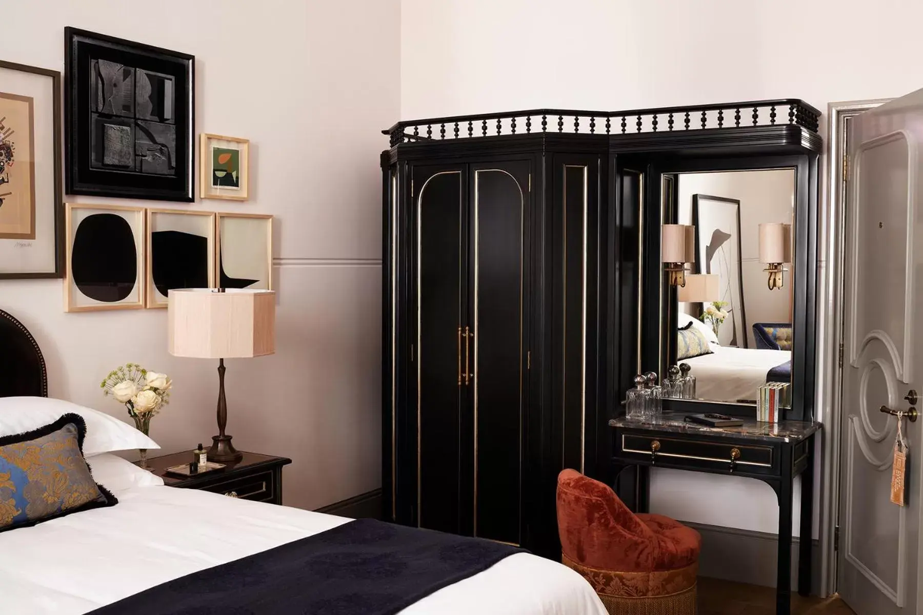 Grande Accessible in NoMad London Grande Accessible in NoMad London