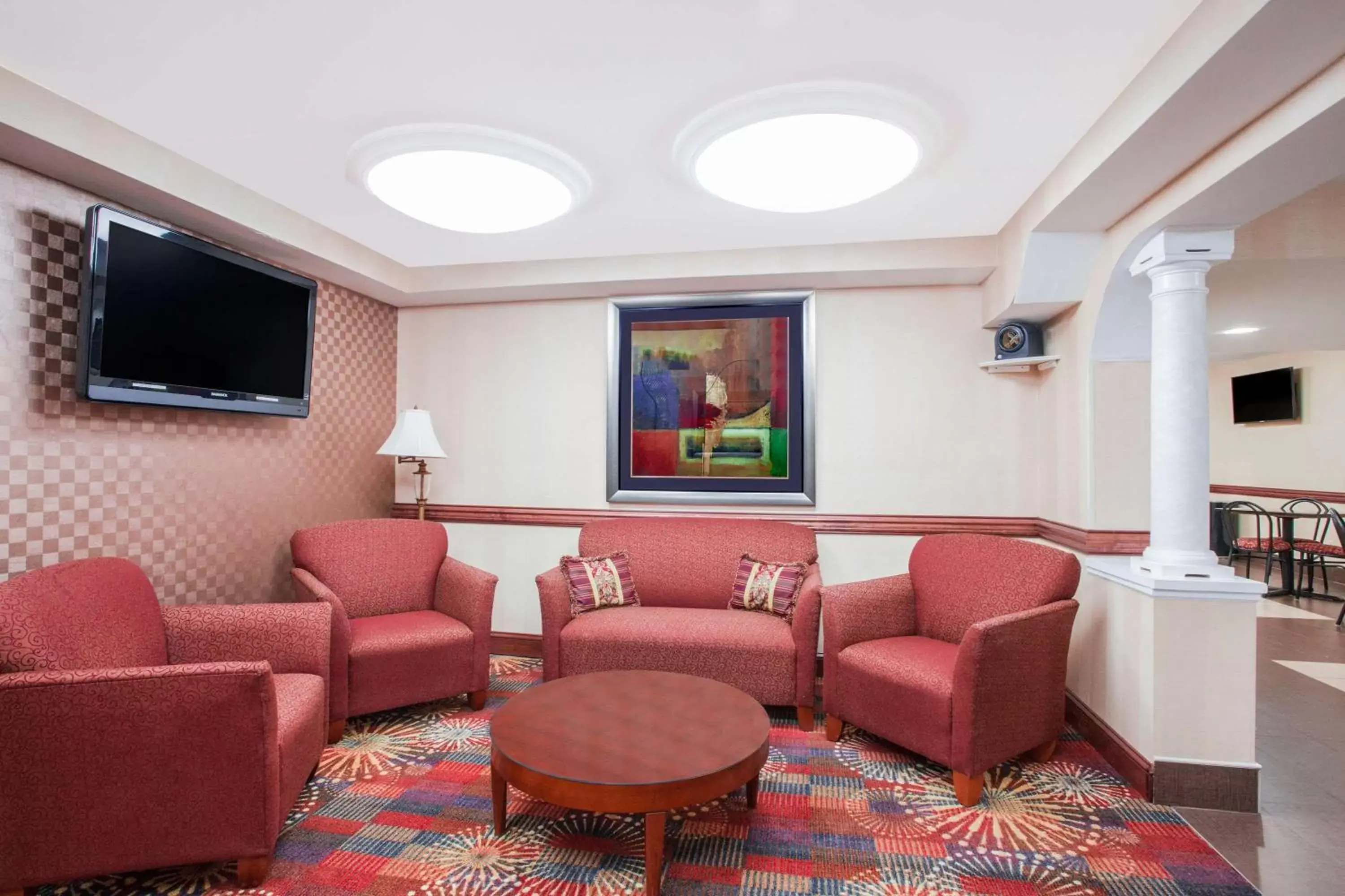 Lobby or reception, Seating Area in Ramada by Wyndham Edgewood Hotel & Conference Center