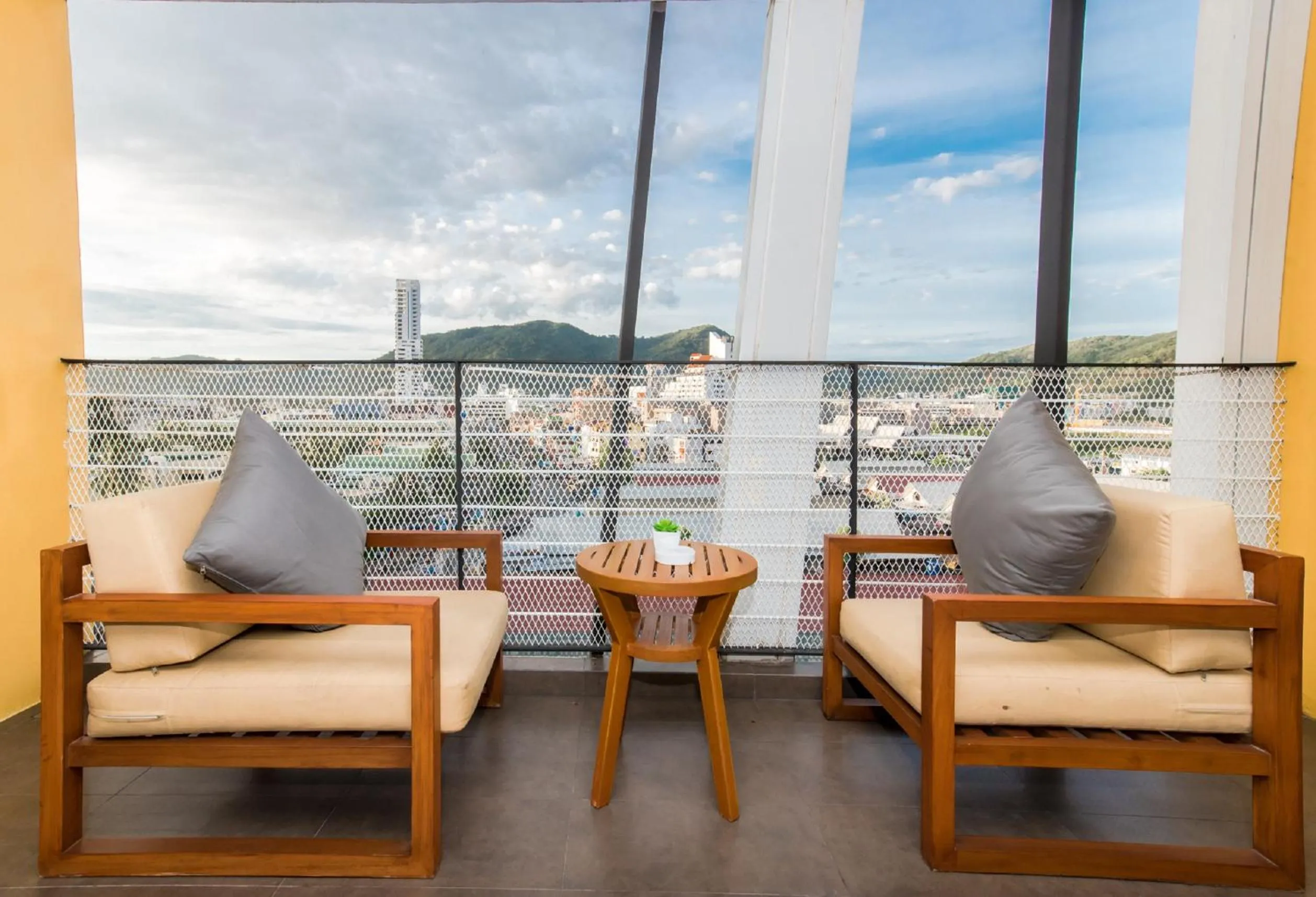 Balcony/Terrace in ASHLEE Hub Hotel Patong