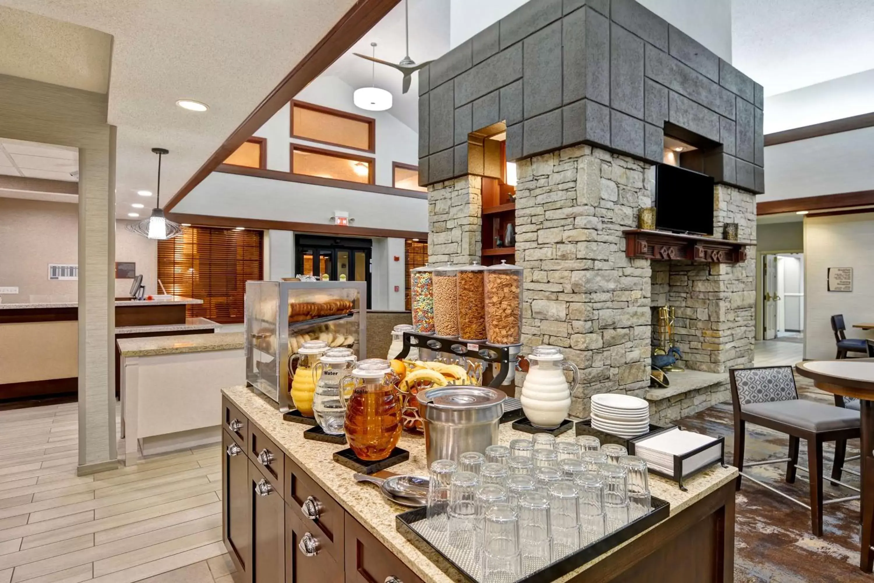 Dining area, Kitchen/Kitchenette in Homewood Suites by Hilton Kansas City/Overland Park