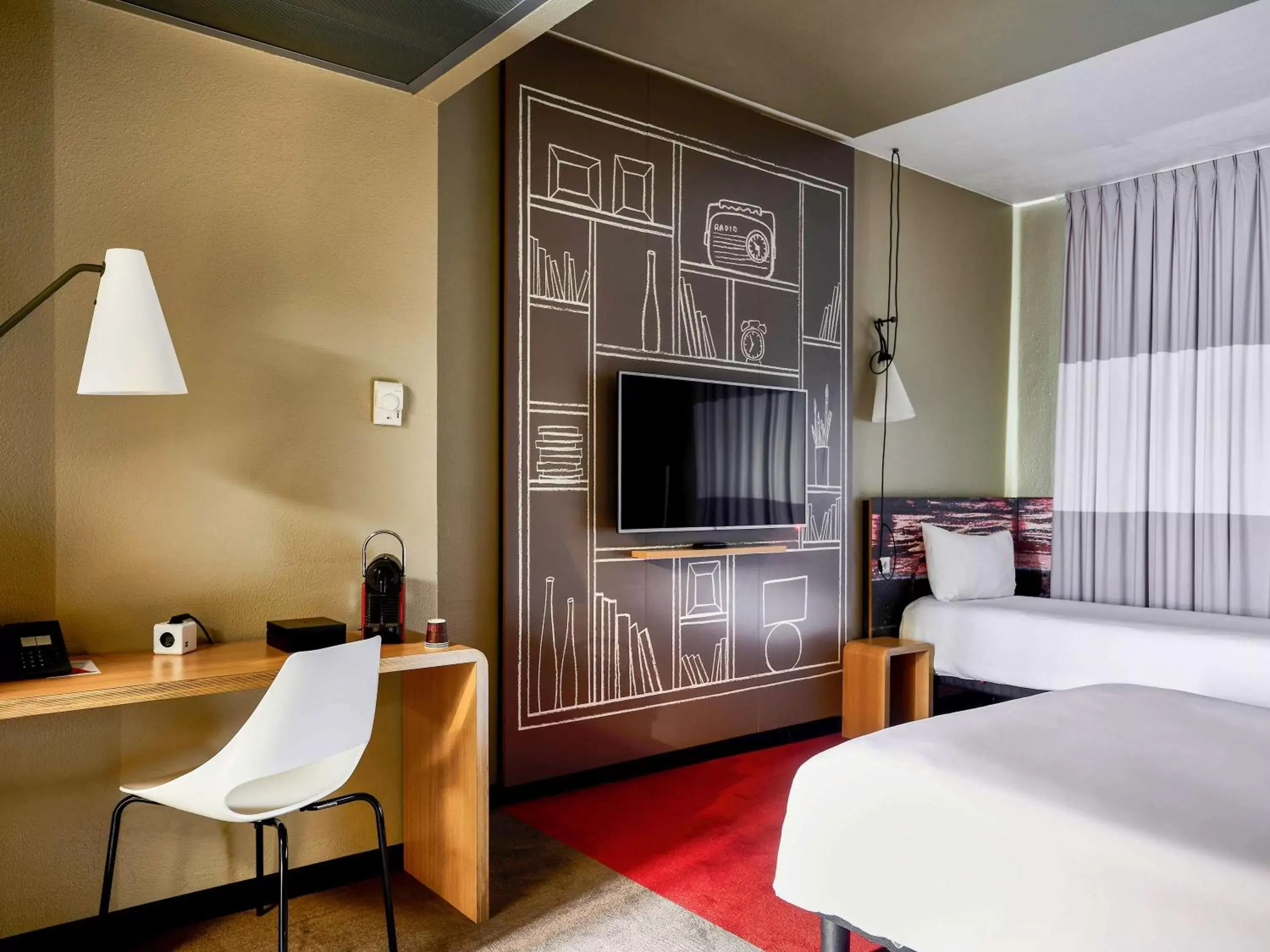 Photo of the whole room, TV/Entertainment Center in Ibis Milano Centro