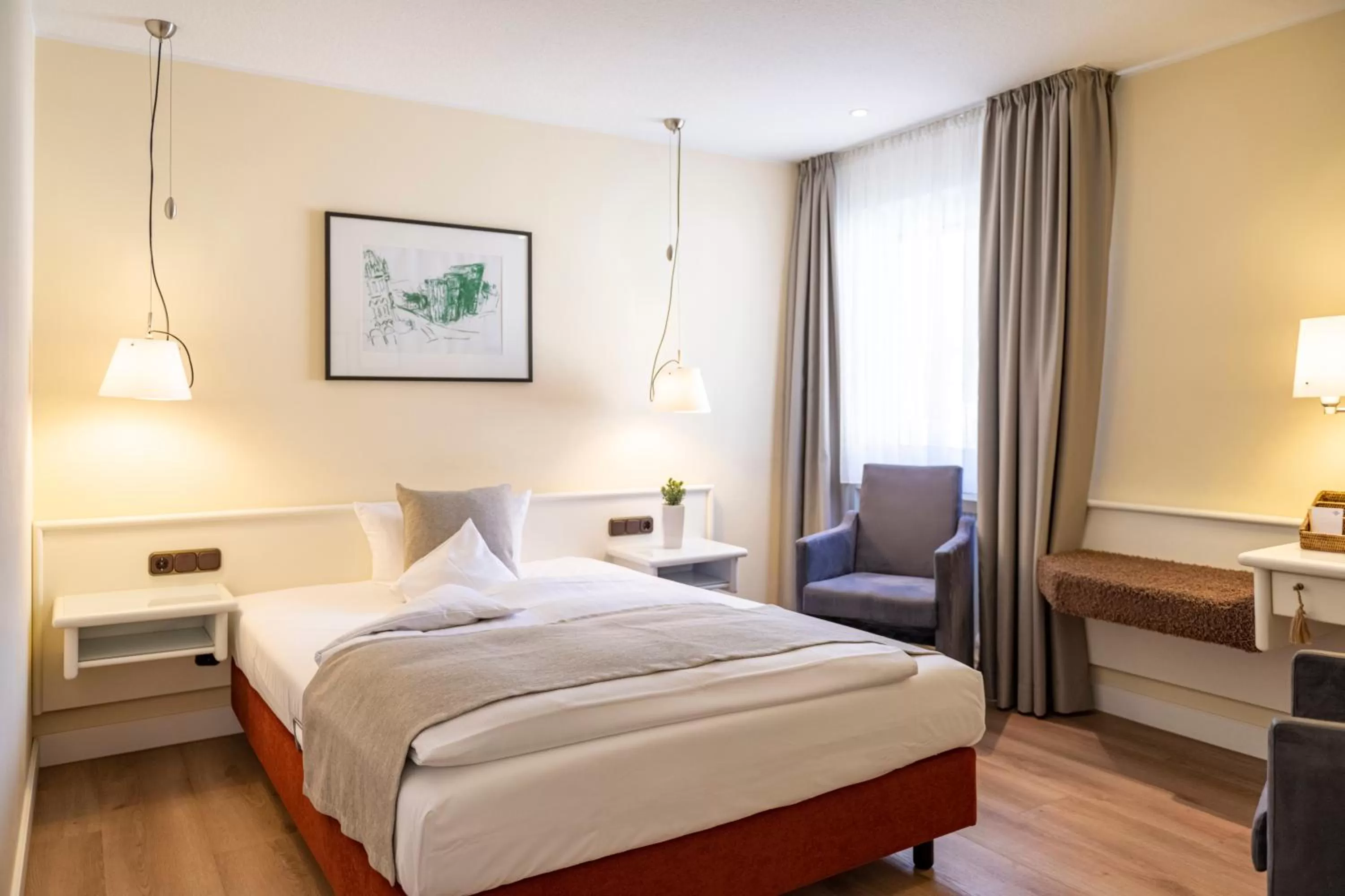 Photo of the whole room, Bed in Hotel Deutscher Hof