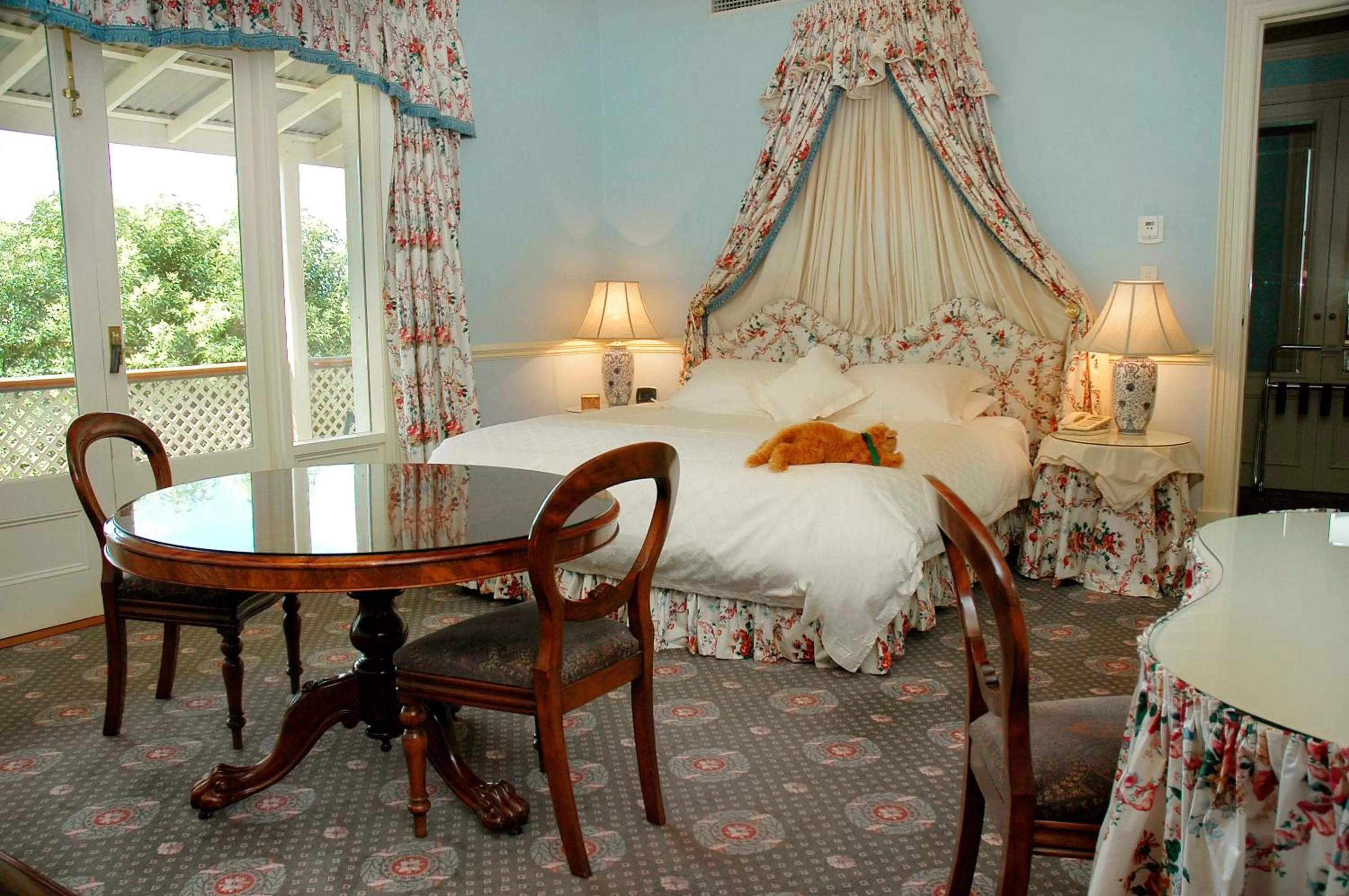 Bed in Chateau Yering