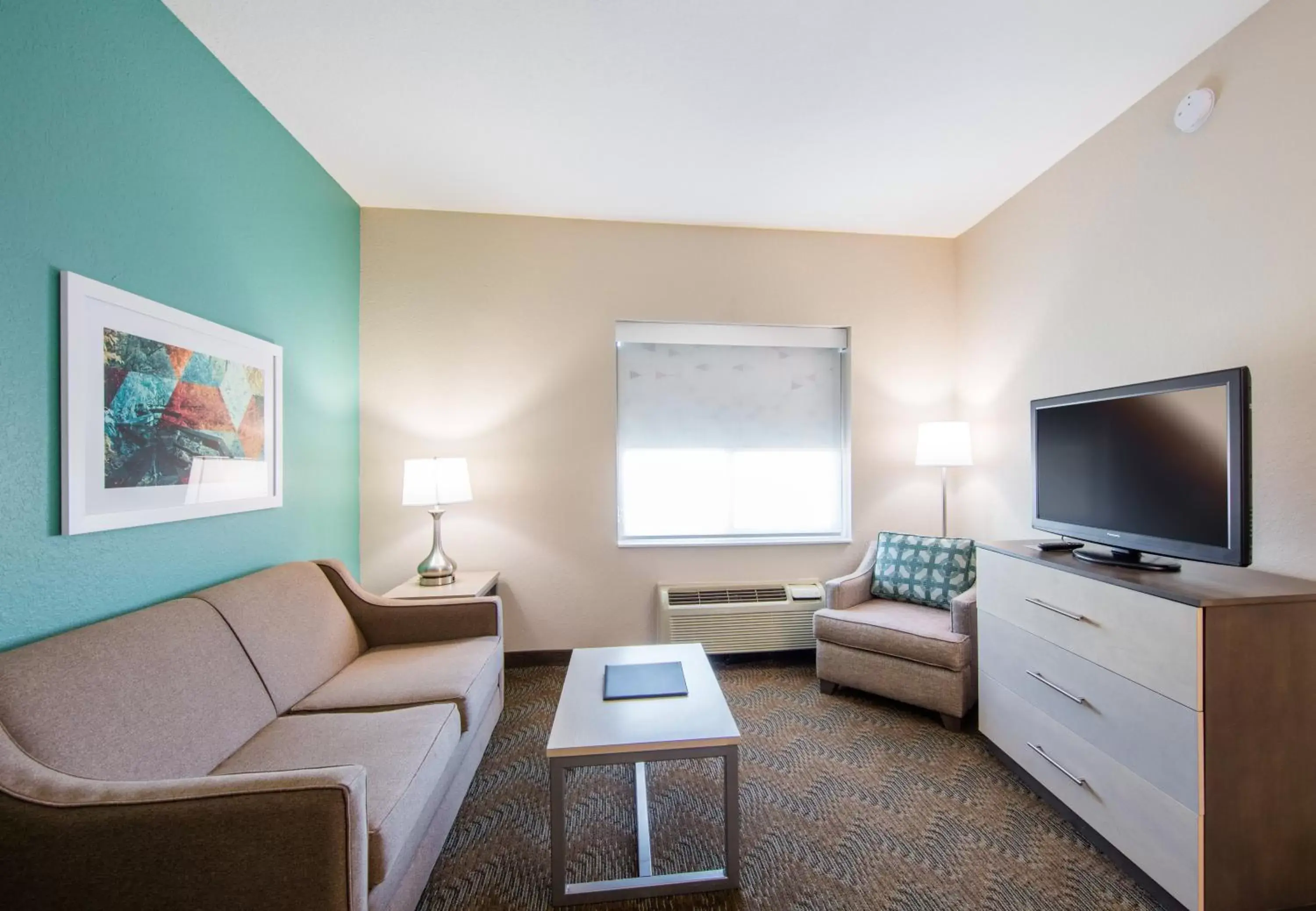 Photo of the whole room, Seating Area in Holiday Inn Hotel & Suites Lake City, an IHG Hotel