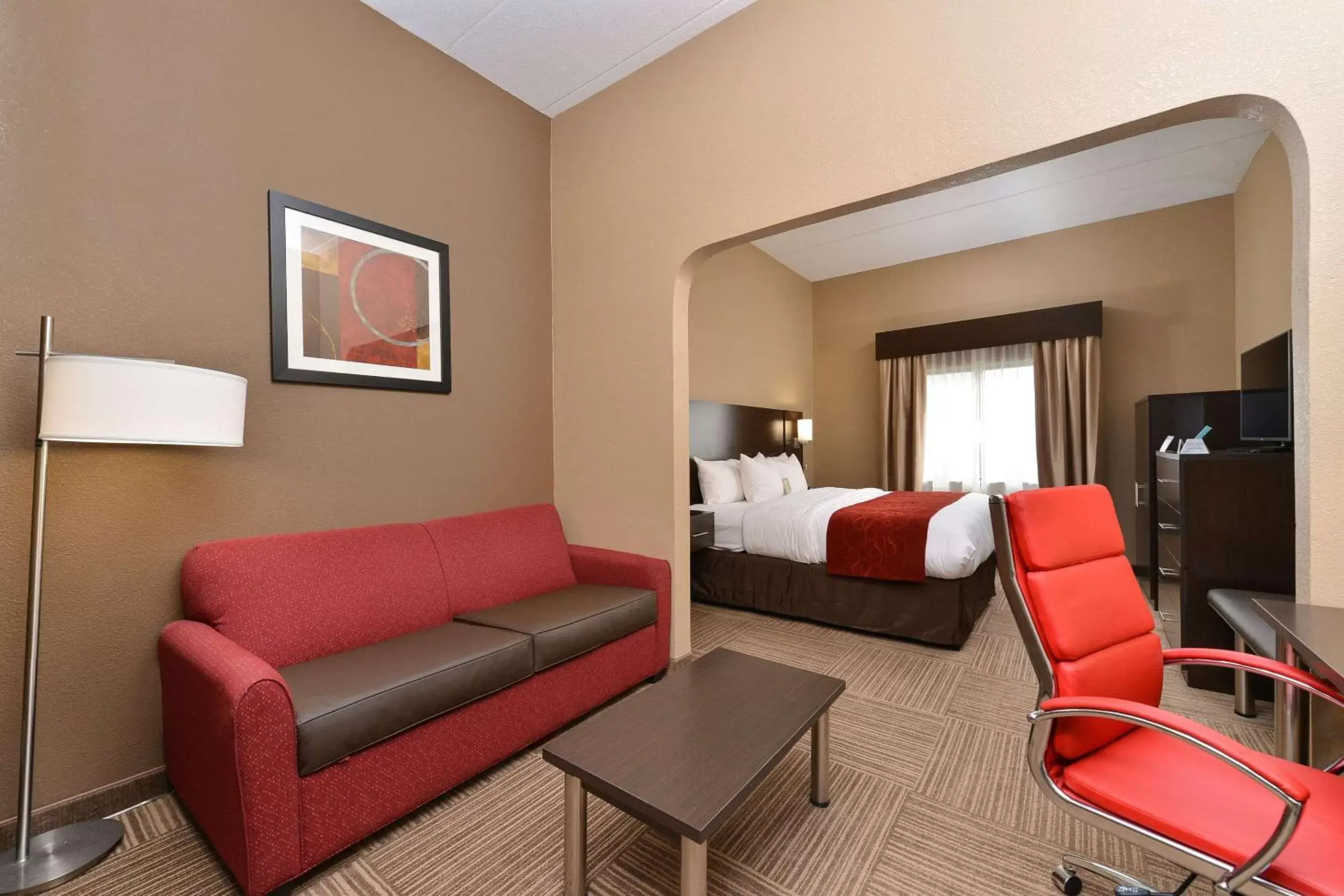 Photo of the whole room, Seating Area in Comfort Suites Columbus East