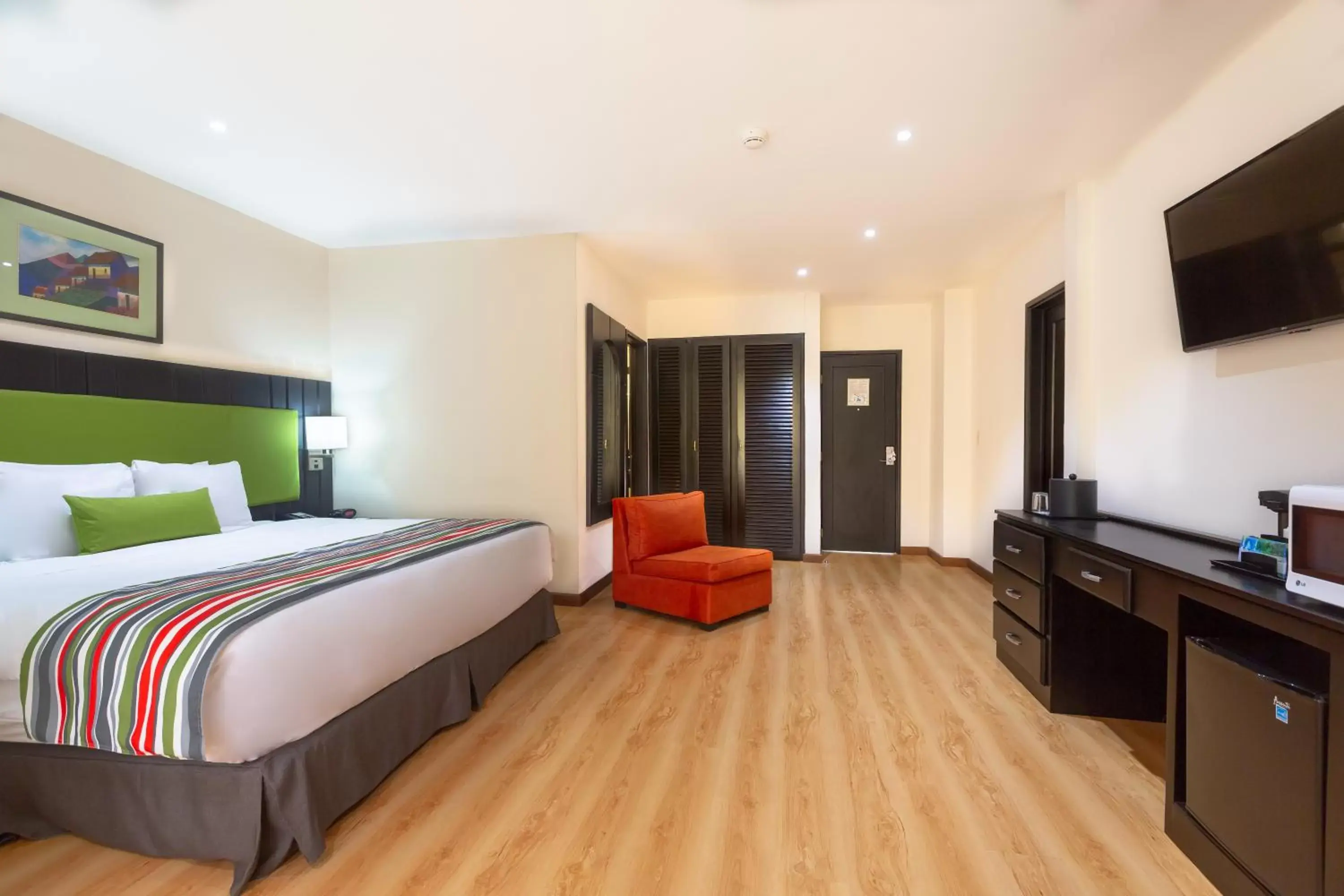 Bed in Country Inn & Suites by Radisson, San Jose Aeropuerto, Costa Rica