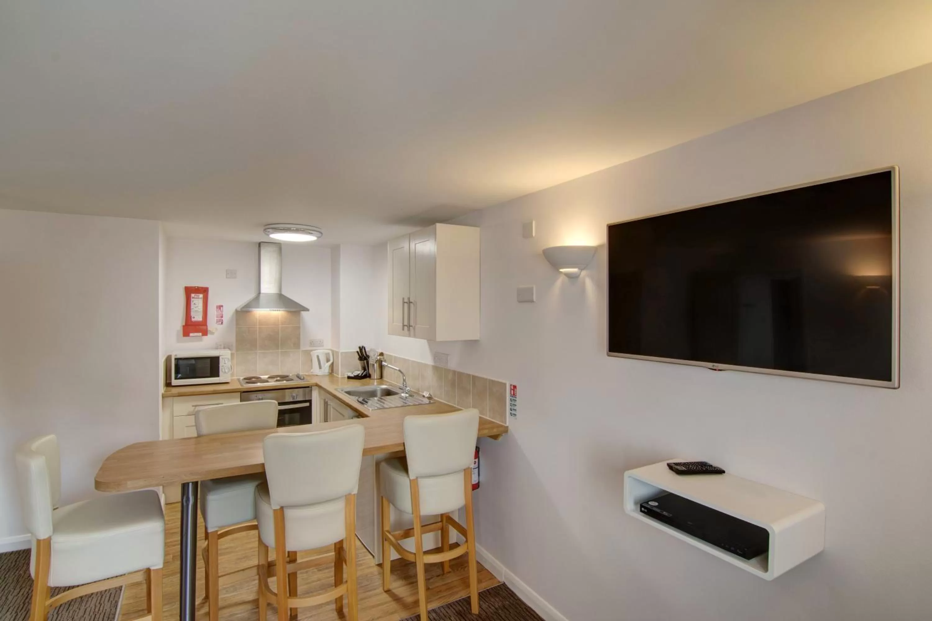 Kitchen or kitchenette in China Fleet Country Club