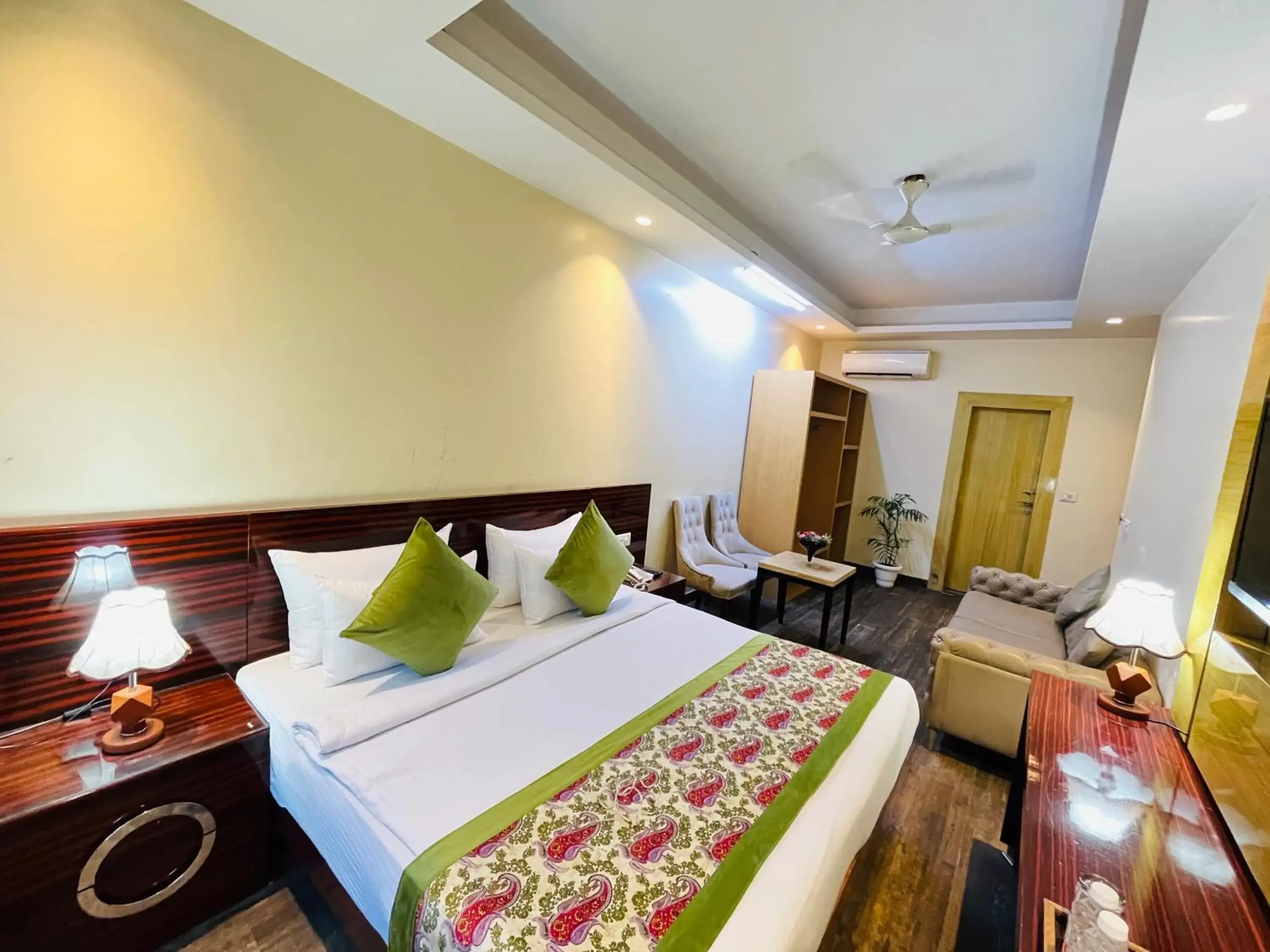 Bed in Hotel Banz - Near Delhi International Airport