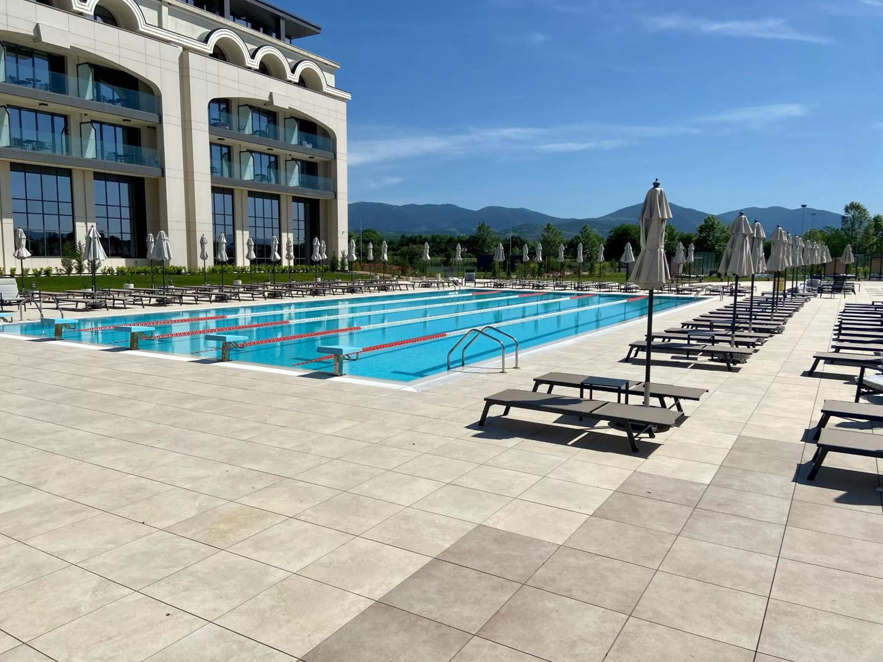 Swimming pool in Kings' Valley Medical & Spa Hotel