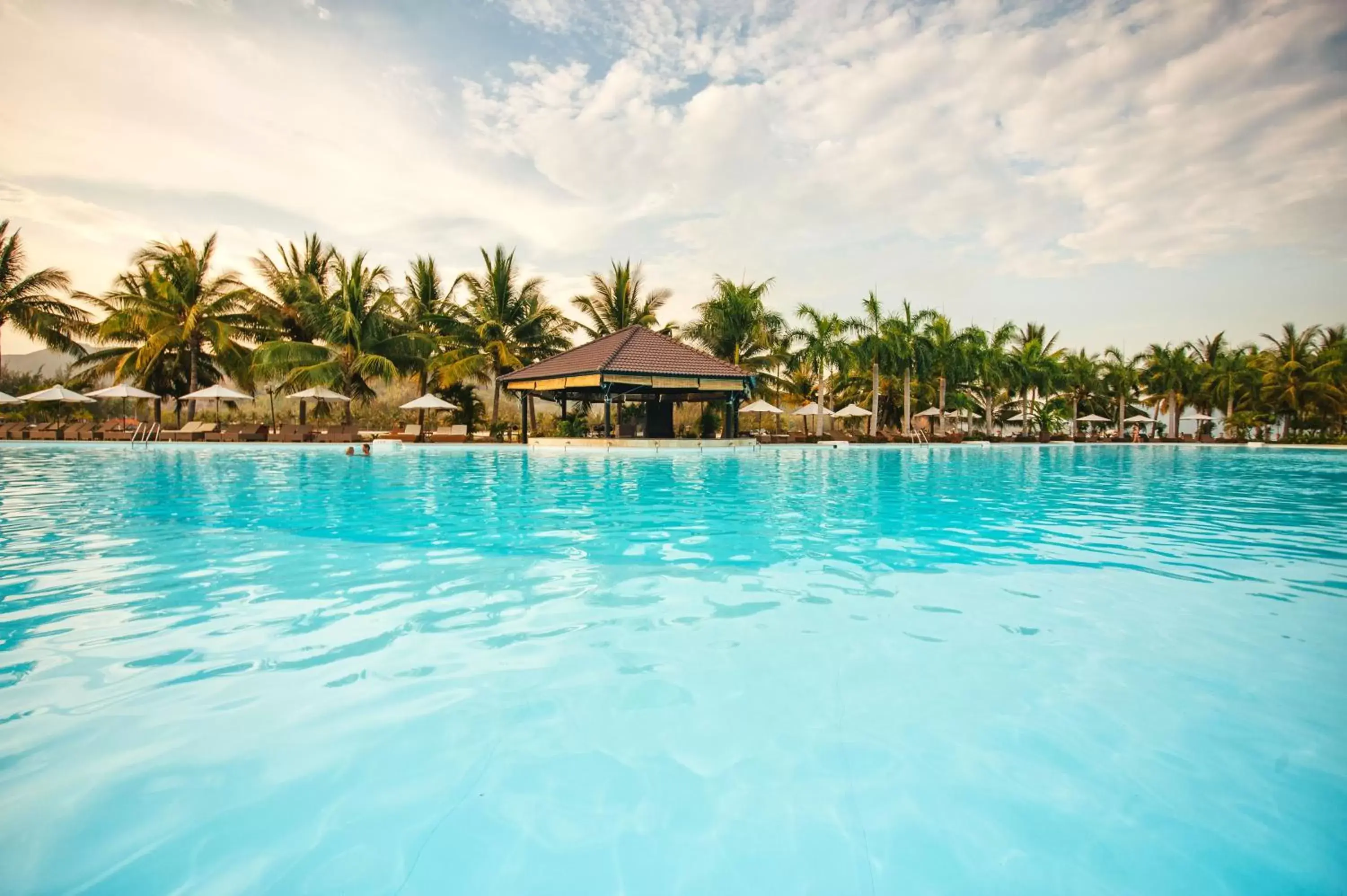 Swimming Pool in Diamond Bay Resort & Spa