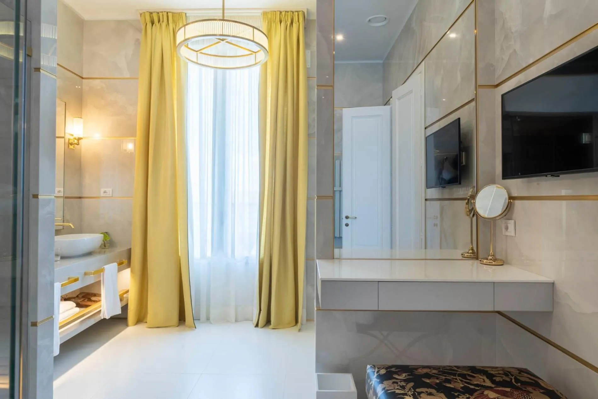 Bathroom, Bed in Grand Hotel Principe Di Piemonte