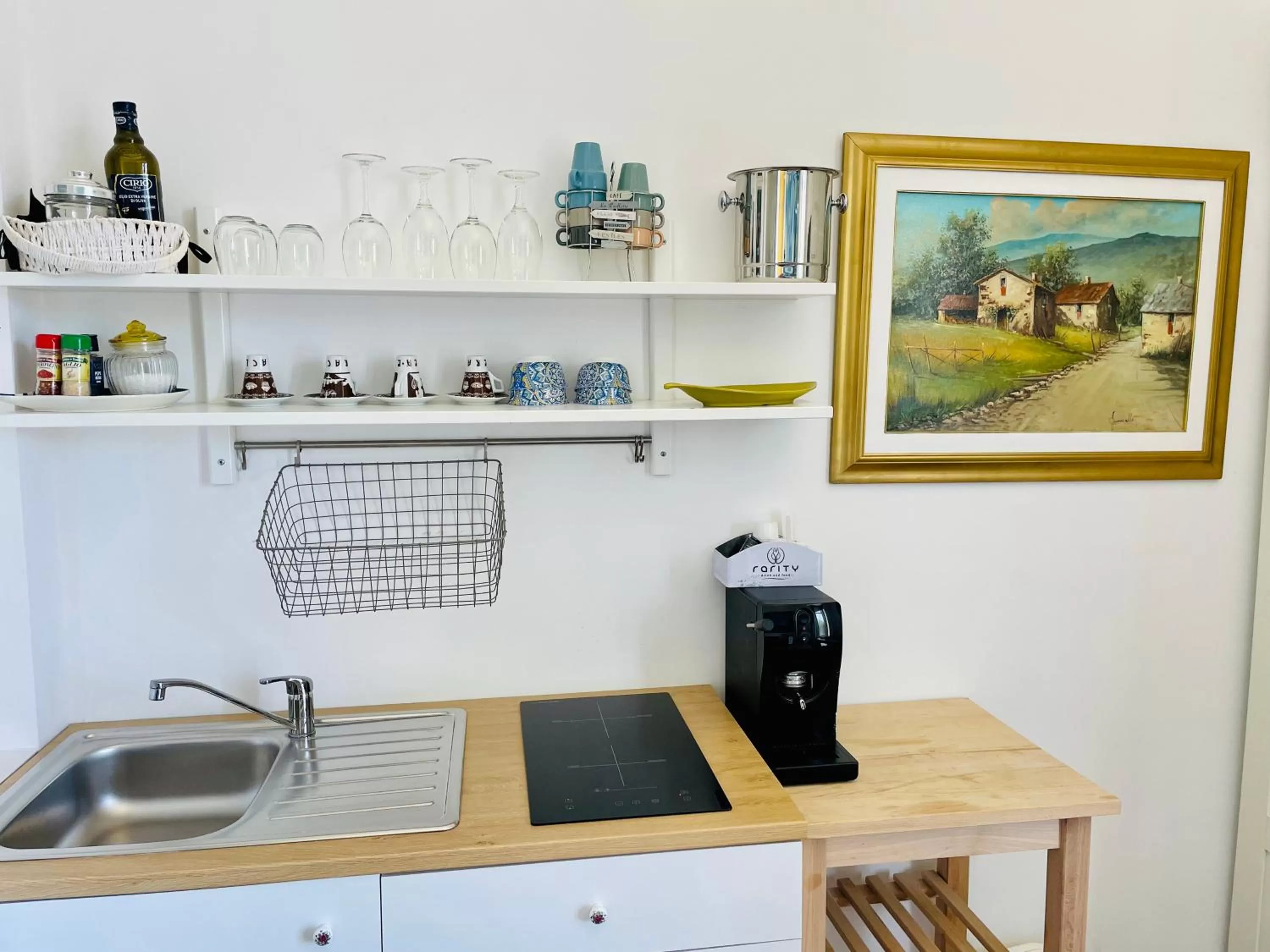 Kitchen or kitchenette in RarityArt GuestHouse