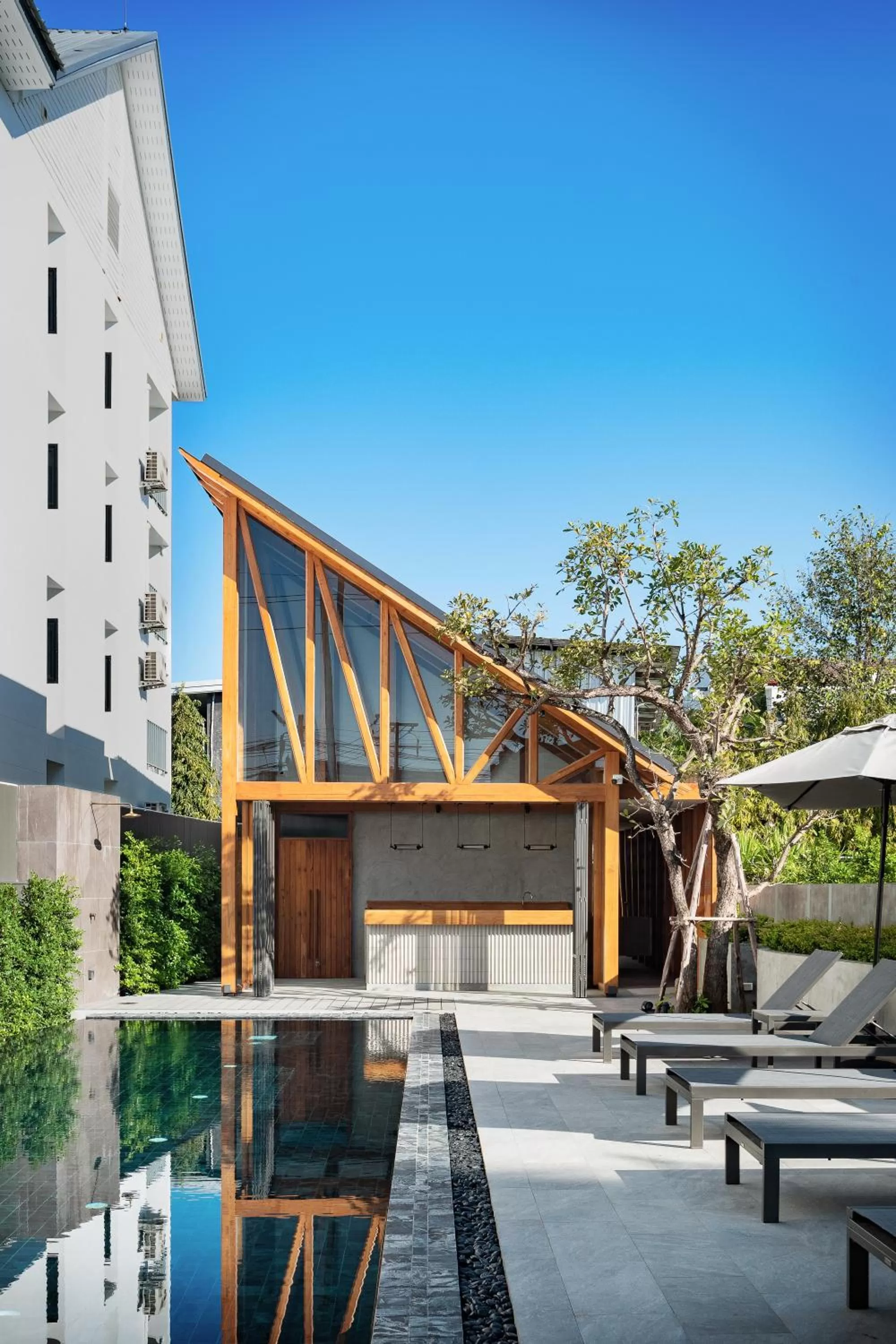 Swimming pool in Raming Lodge Hotel