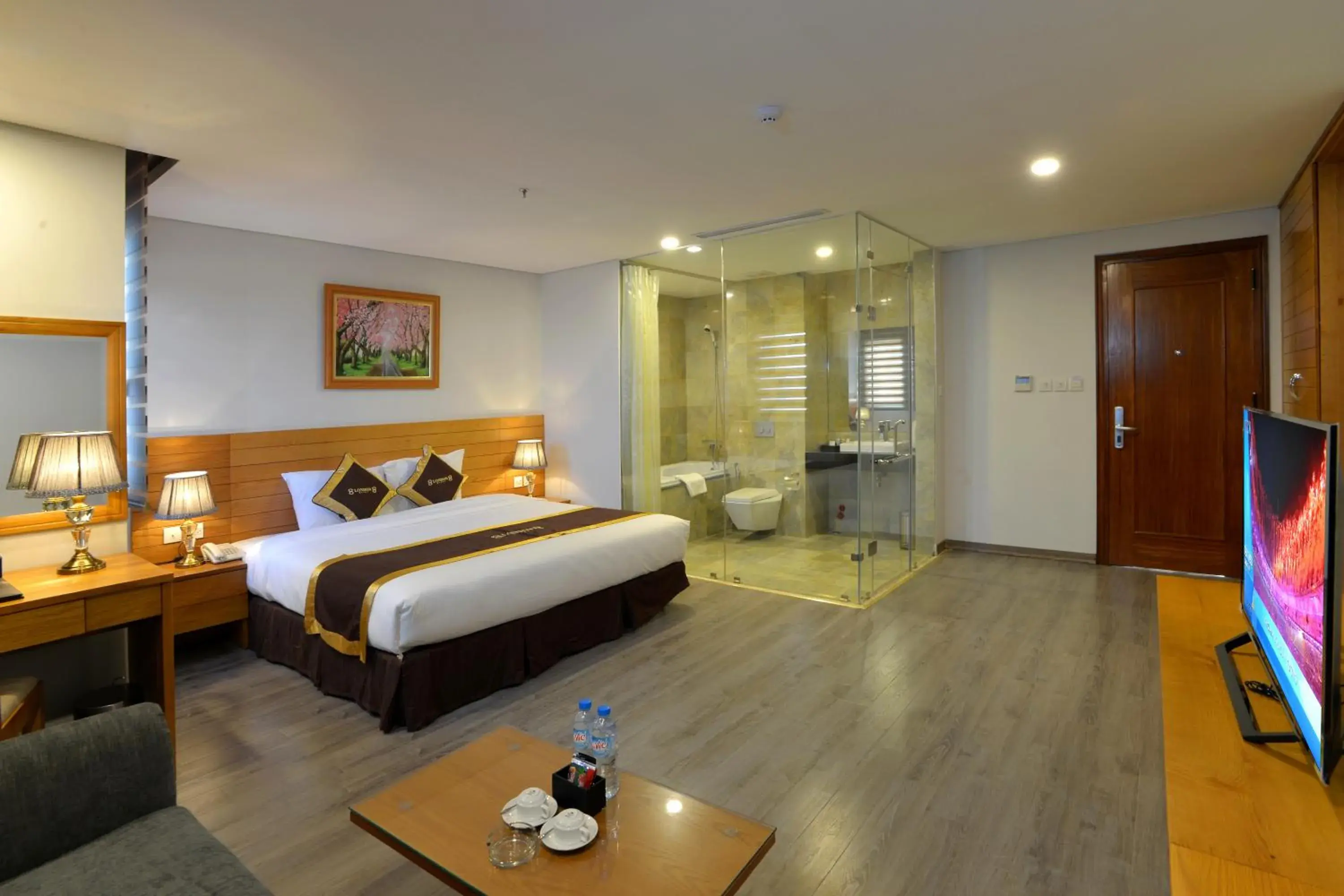 Photo of the whole room, Room Photo in London Hanoi Hotel