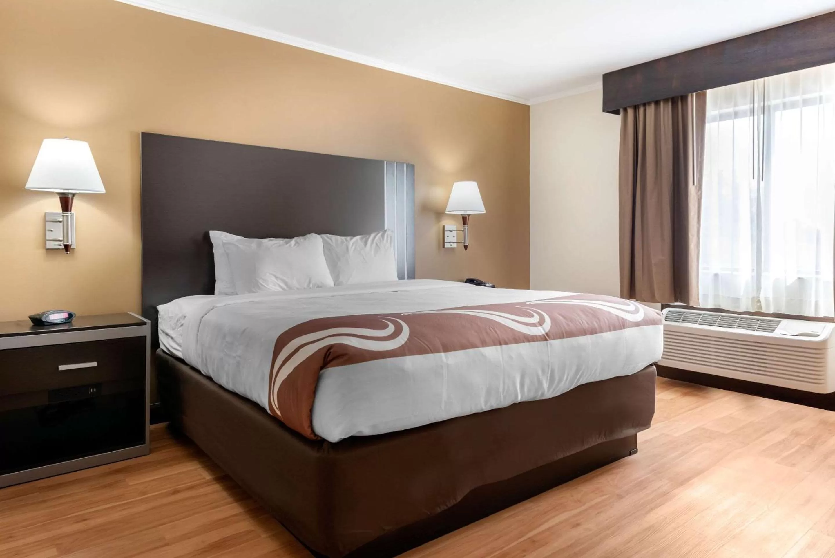 Photo of the whole room, Bed in Quality Inn Fairborn near Wright Patterson AFB