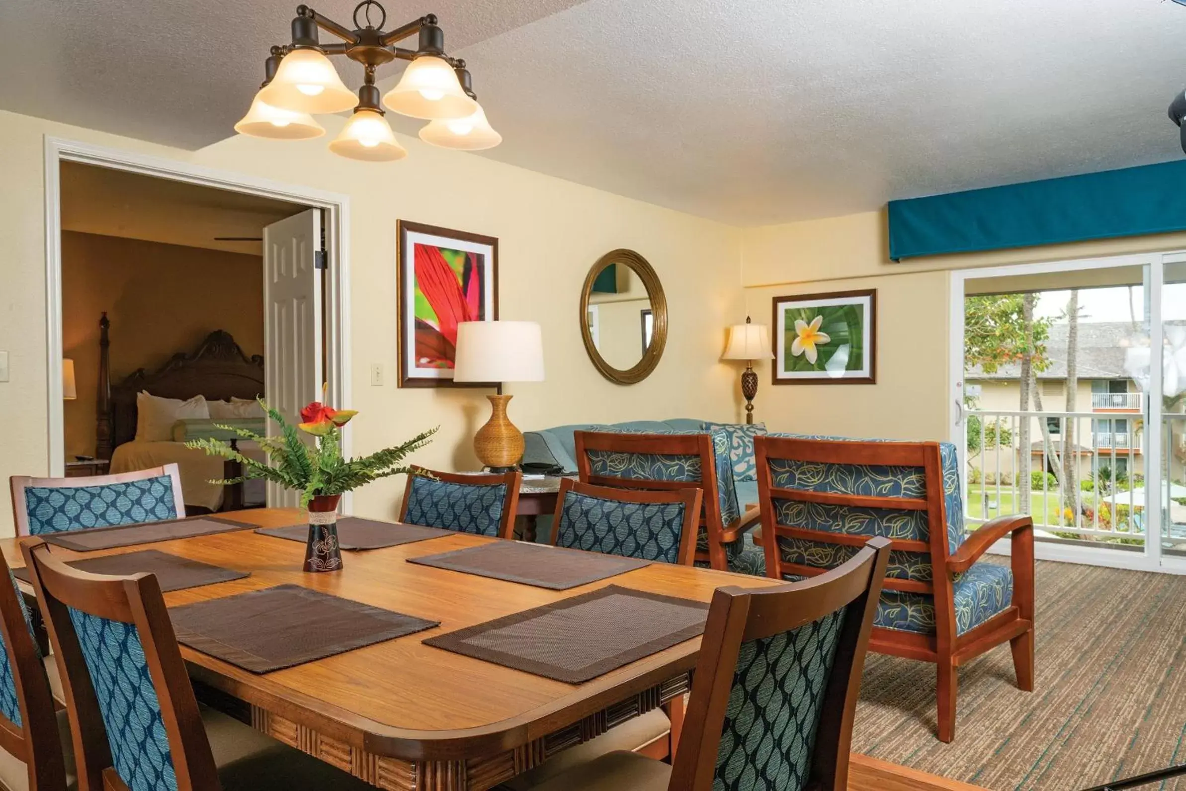 Bedroom, Restaurant/Places to Eat in Kauai Coast Resort at the Beach Boy