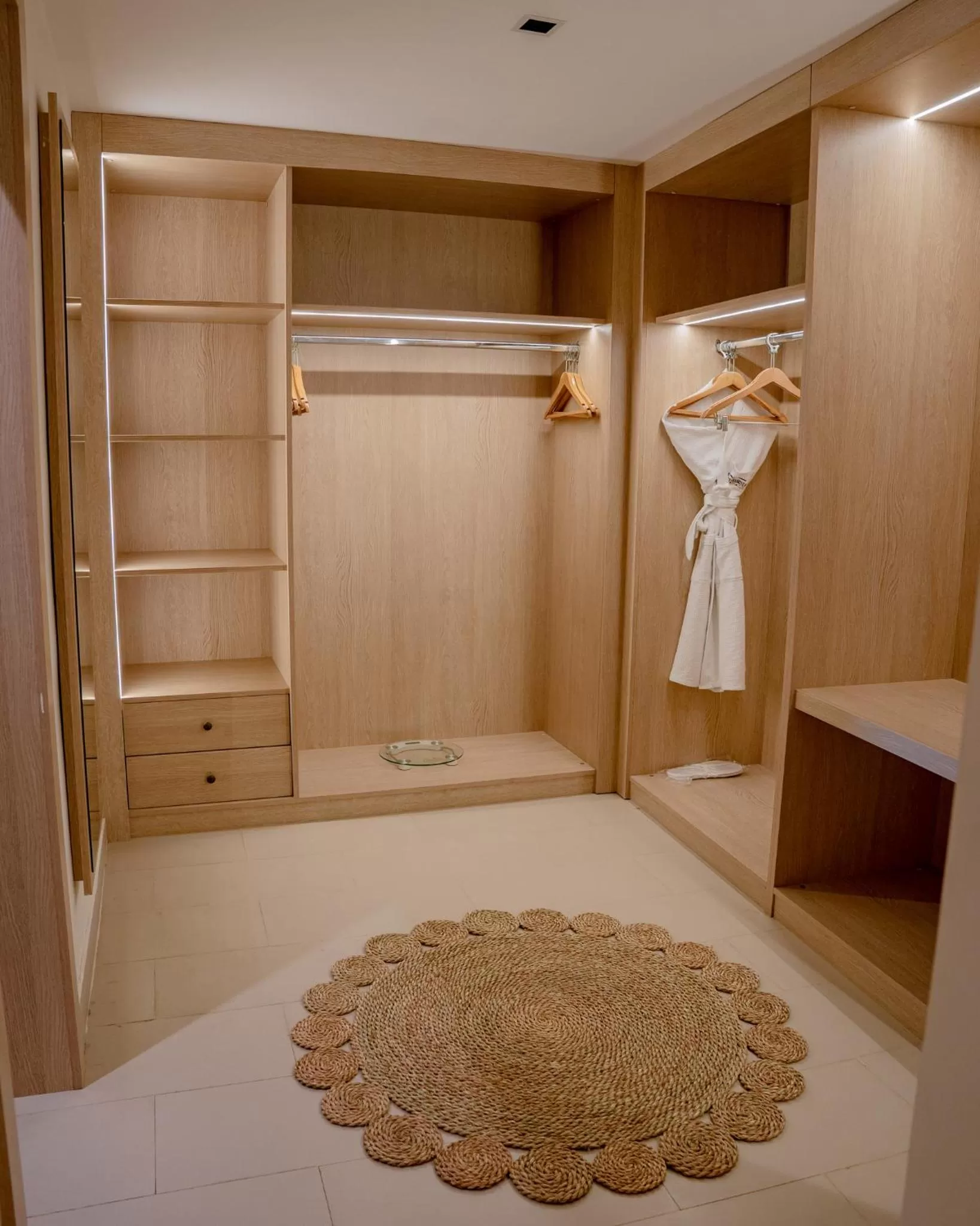 wardrobe in Fort Arabesque Resort, Spa & Villas