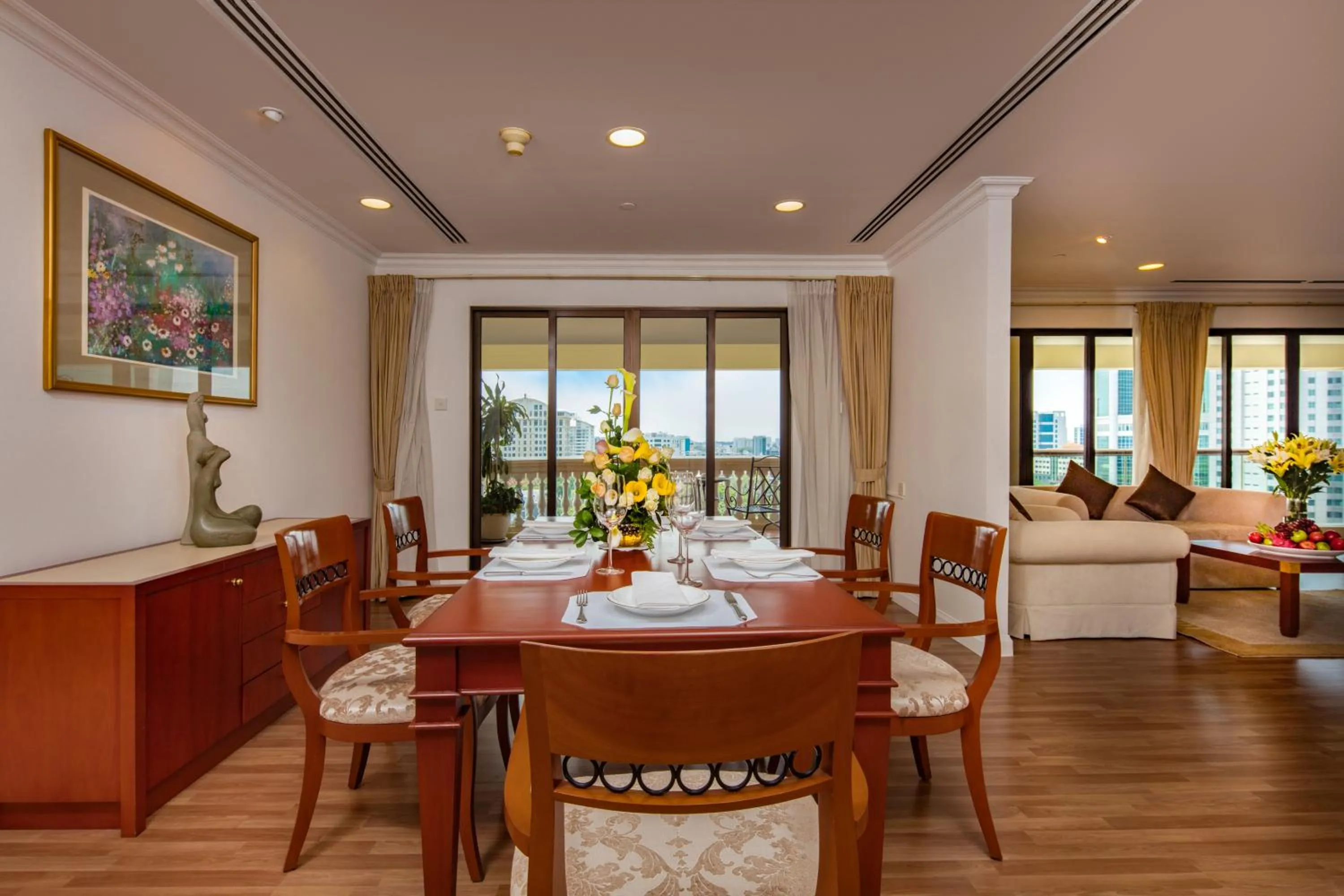 Dining area in Norfolk Mansion - Luxury Serviced Apartment