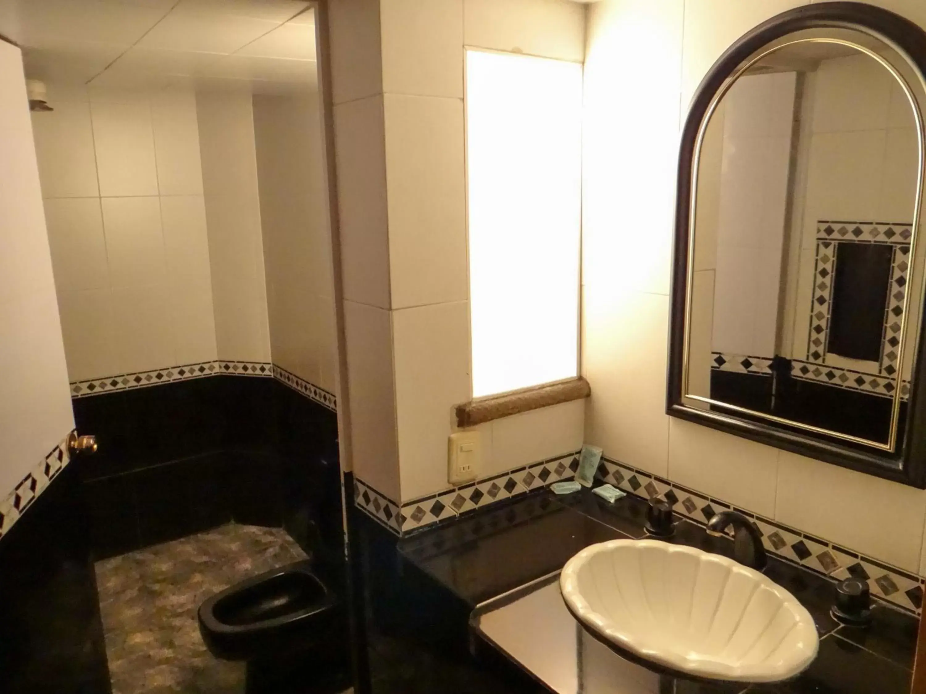 Bathroom in El Gran Marques Hotel/Motel