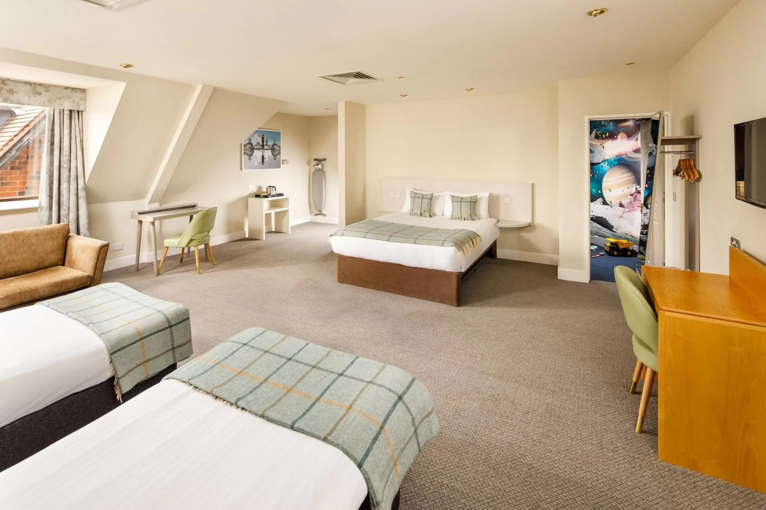Bed in Mercure Hull Grange Park Hotel
