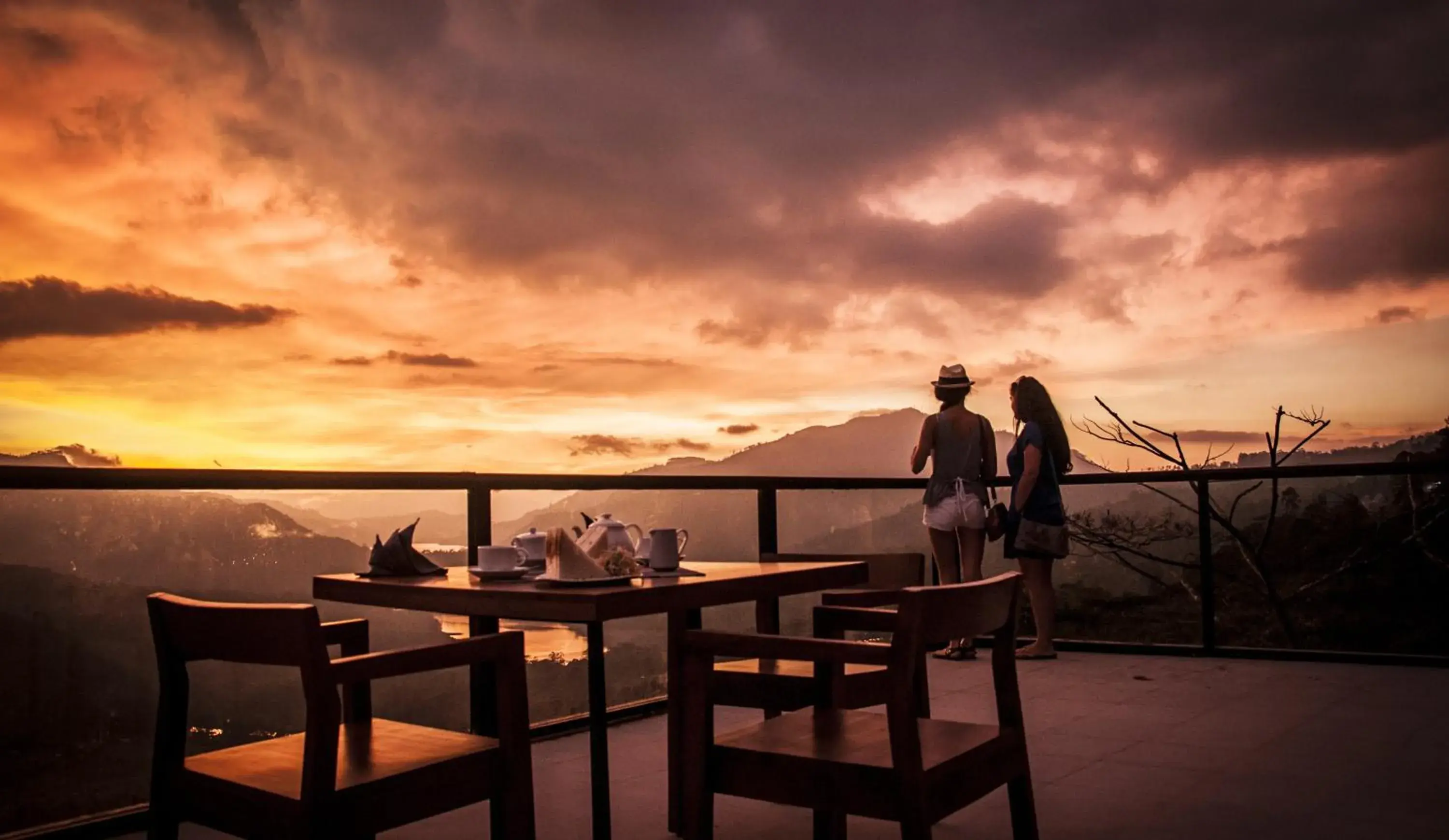 Mountain view, Sunrise/Sunset in Oak Ray Hotel - Tea Bush Ramboda