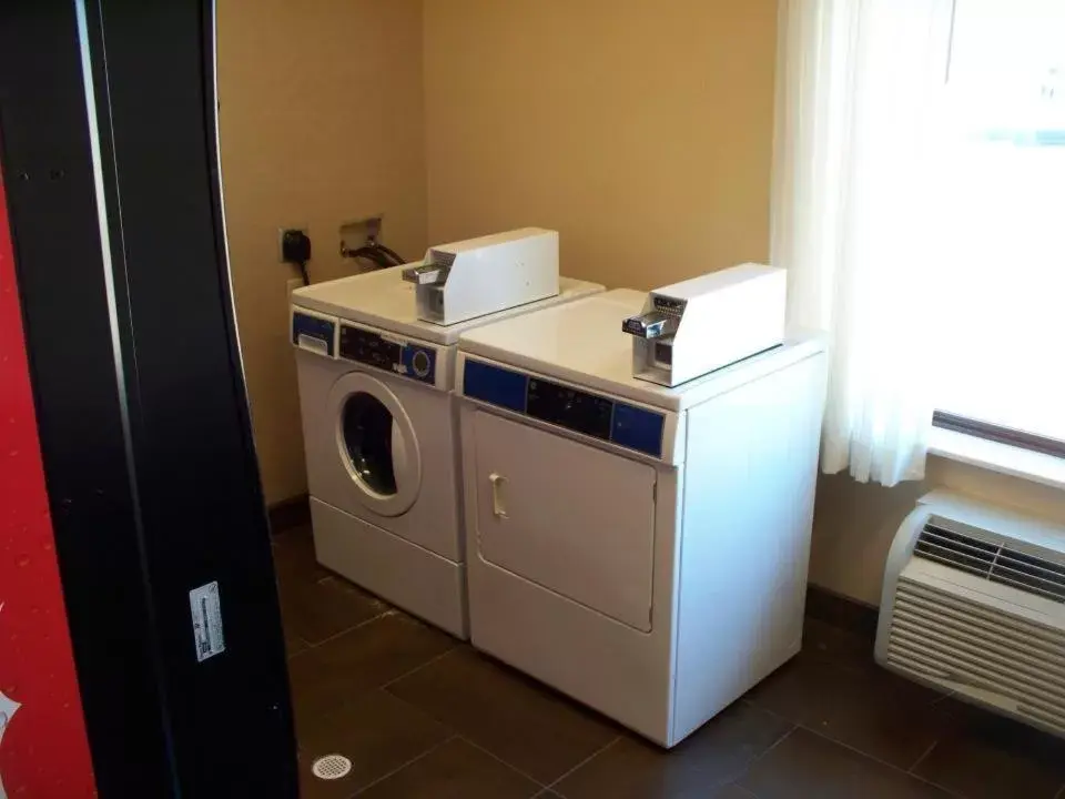 Kitchen/Kitchenette in Big Country Hotel & Suites