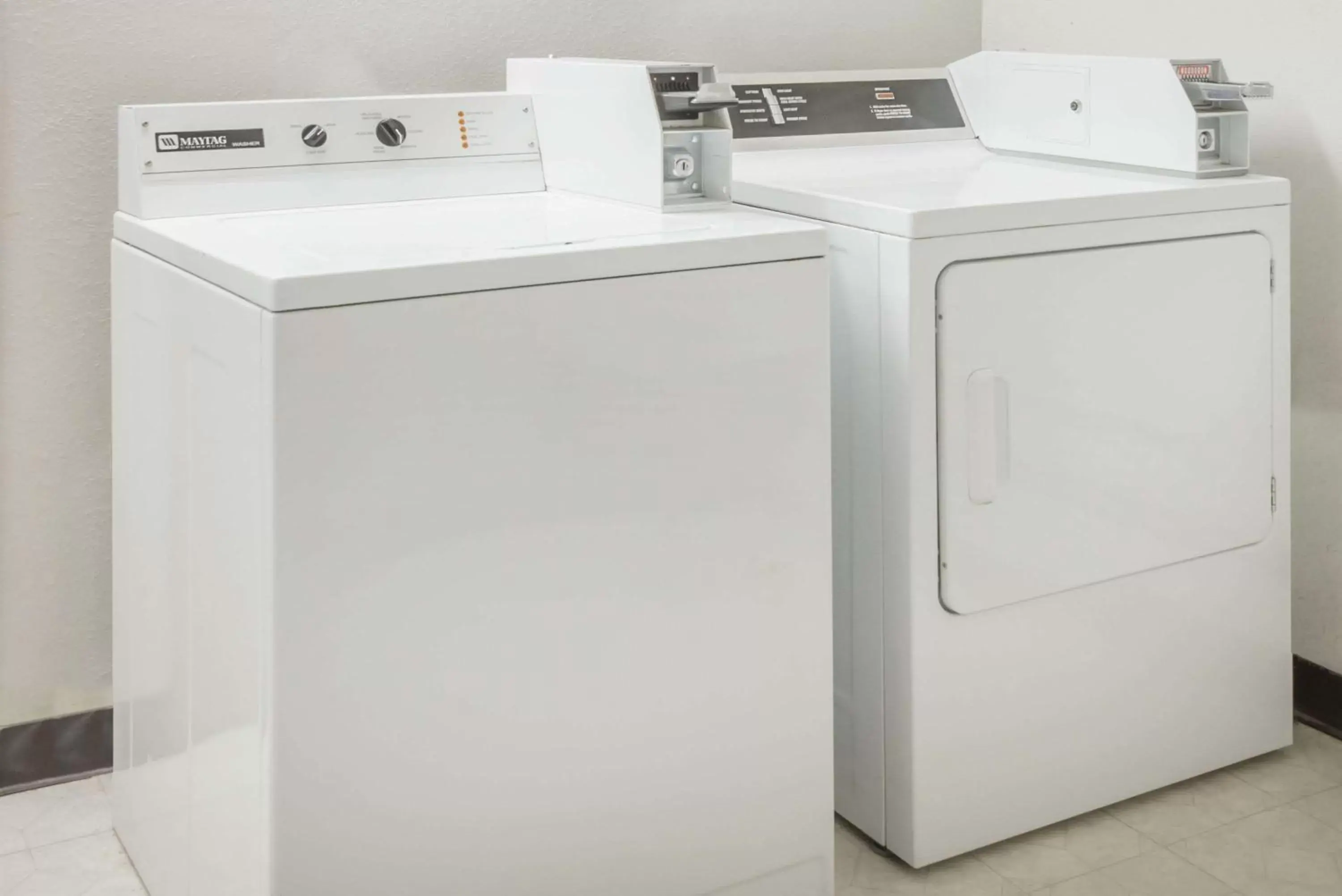 Property building in Super 8 by Wyndham Newcomerstown Property building in Super 8 by Wyndham Newcomerstown