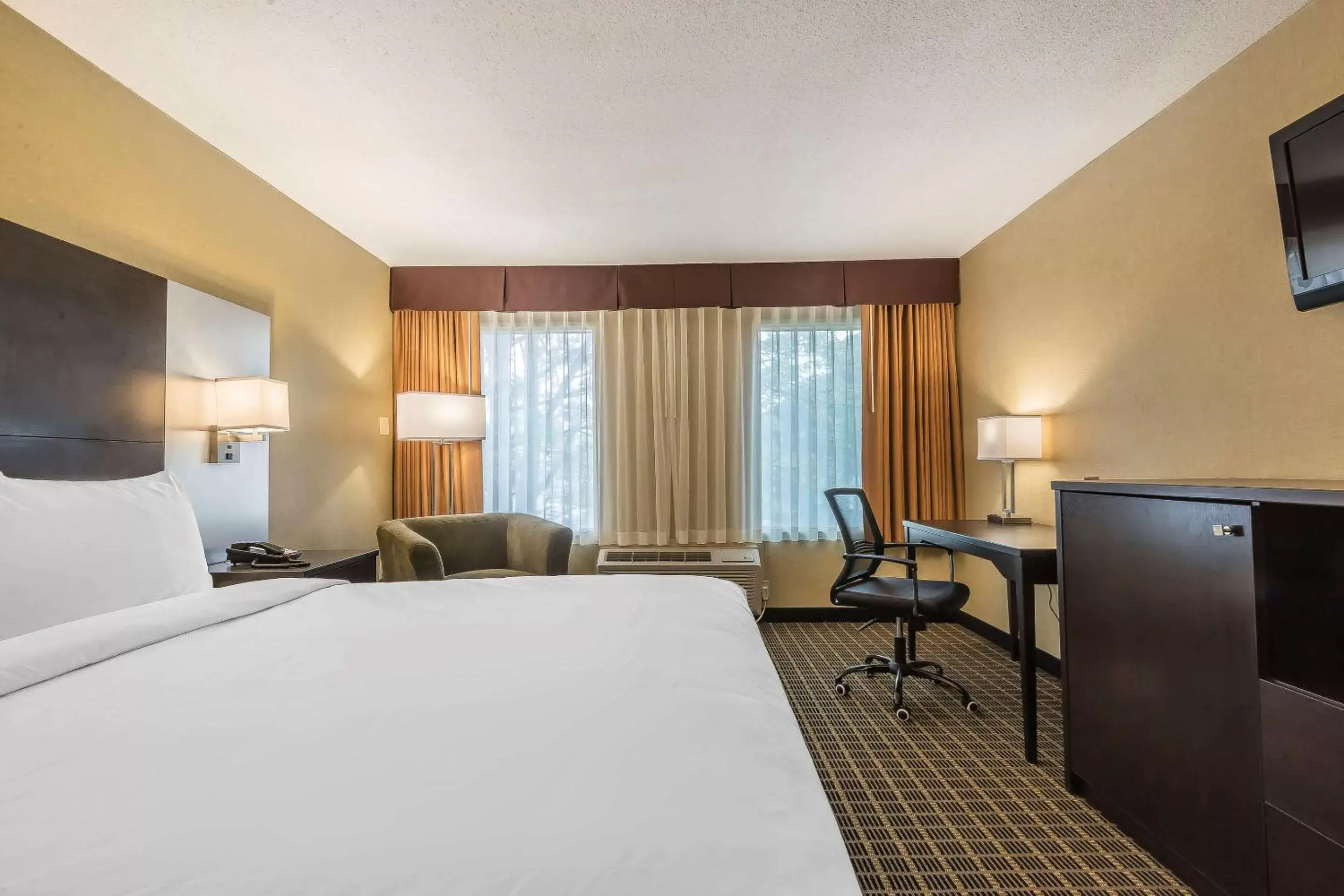 Photo of the whole room in Quality Inn & Suites Downtown Windsor, ON, Canada