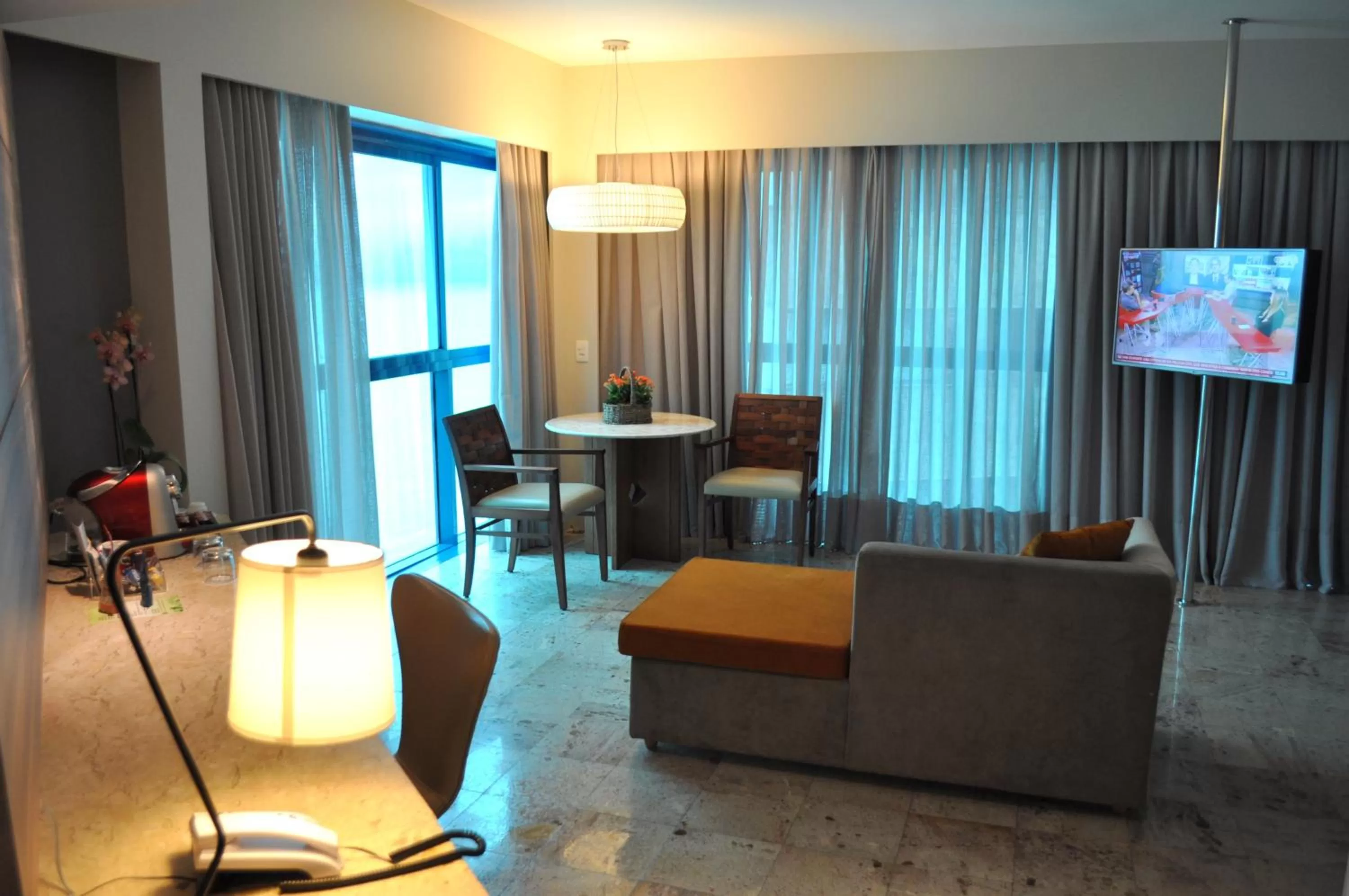 Communal lounge/ TV room in Hotel Atlante Plaza