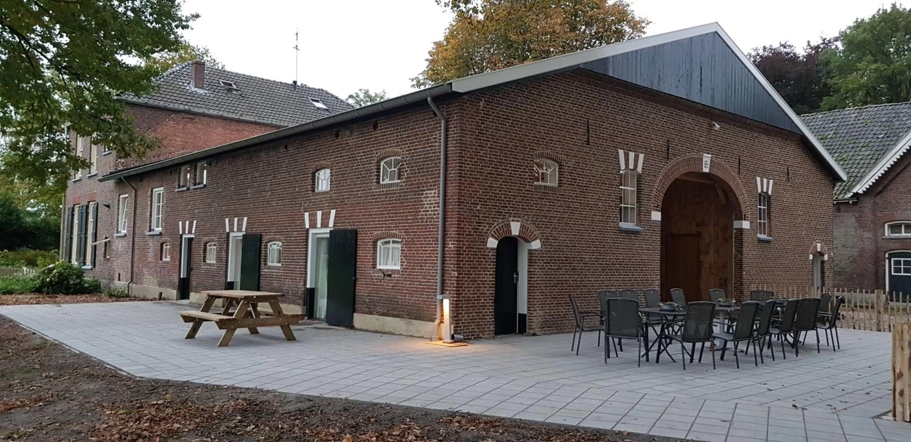 Facade/entrance, Property Building in Hotel Restaurant Roerdinkhof