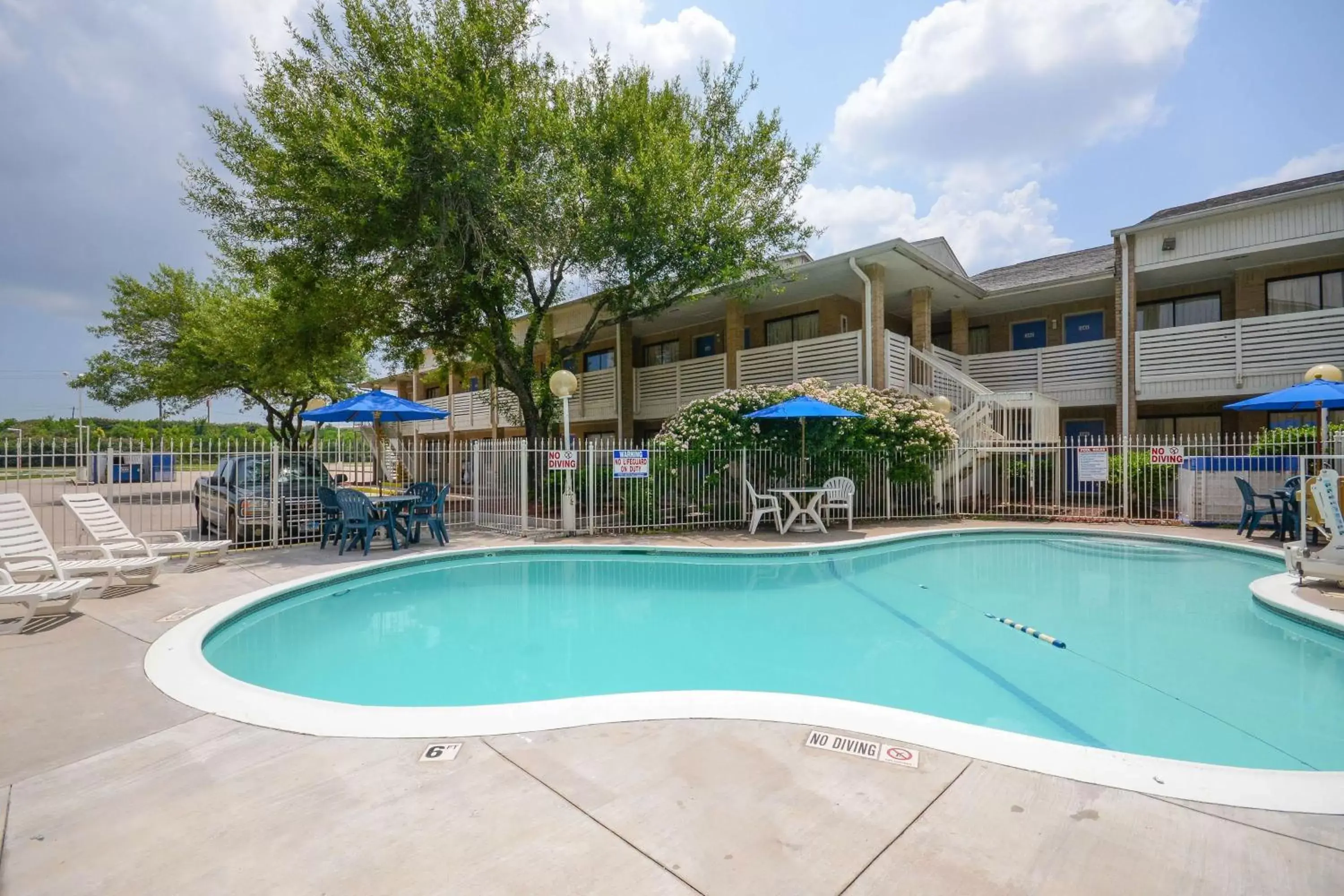 Pool view, Swimming Pool in Motel 6-Baytown, TX - Baytown East