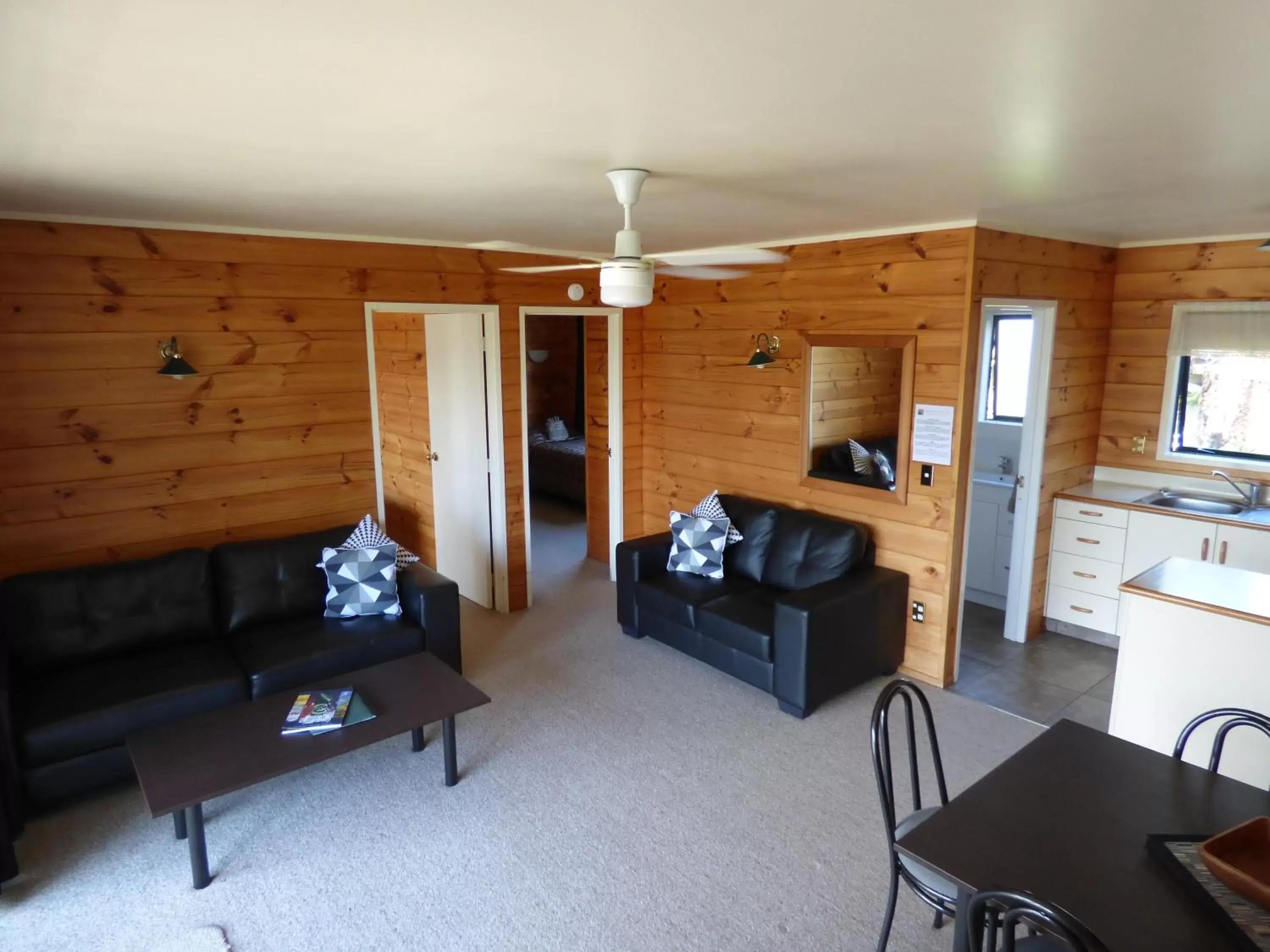 Two-Bedroom Suite in Cedarwood Lakeside Motel & Conference Venue