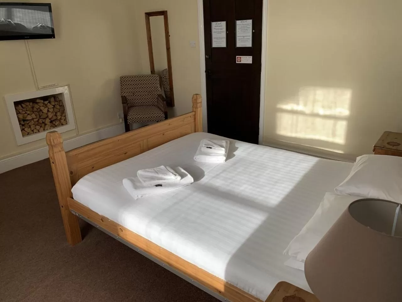 Standard King Room in The Cromwell Arms Inn