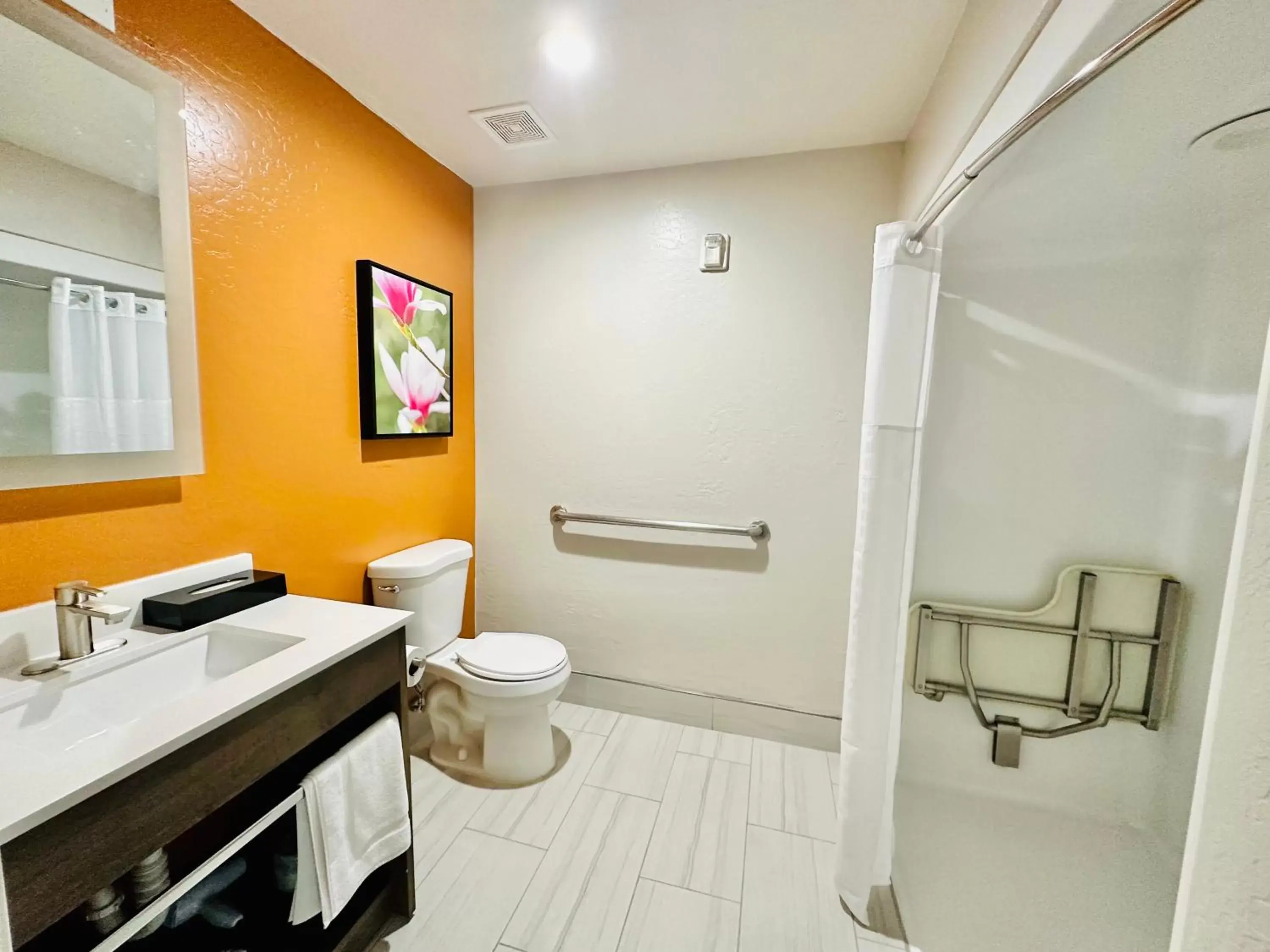 Shower, Bathroom in Best Western Bellemont Shadow Mountain Inn