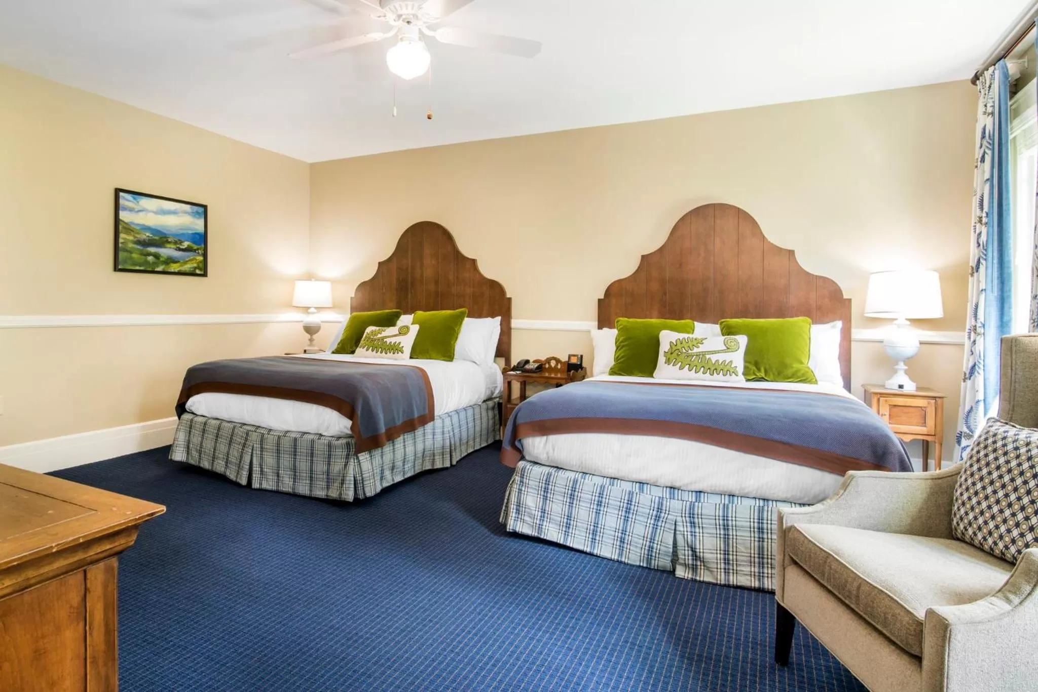 Photo of the whole room, Bed in Omni Bretton Arms Inn at Mount Washington Resort