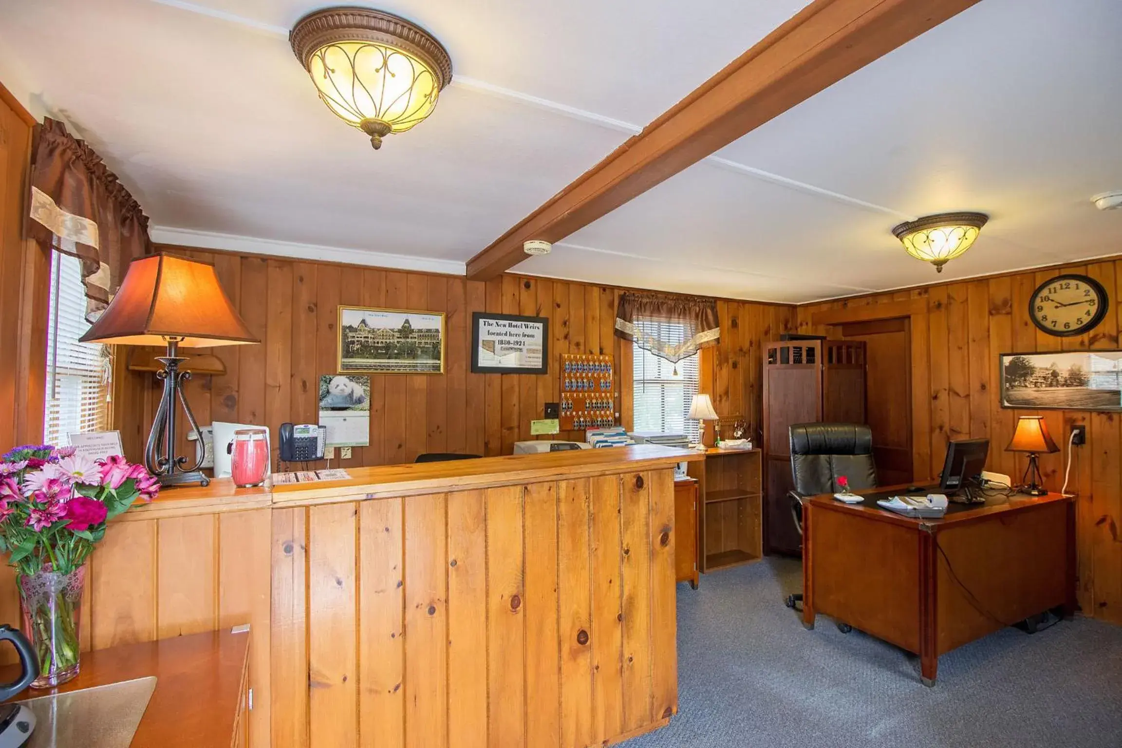 Lobby or reception in Half Moon Motel & Cottages Lobby or reception in Half Moon Motel & Cottages